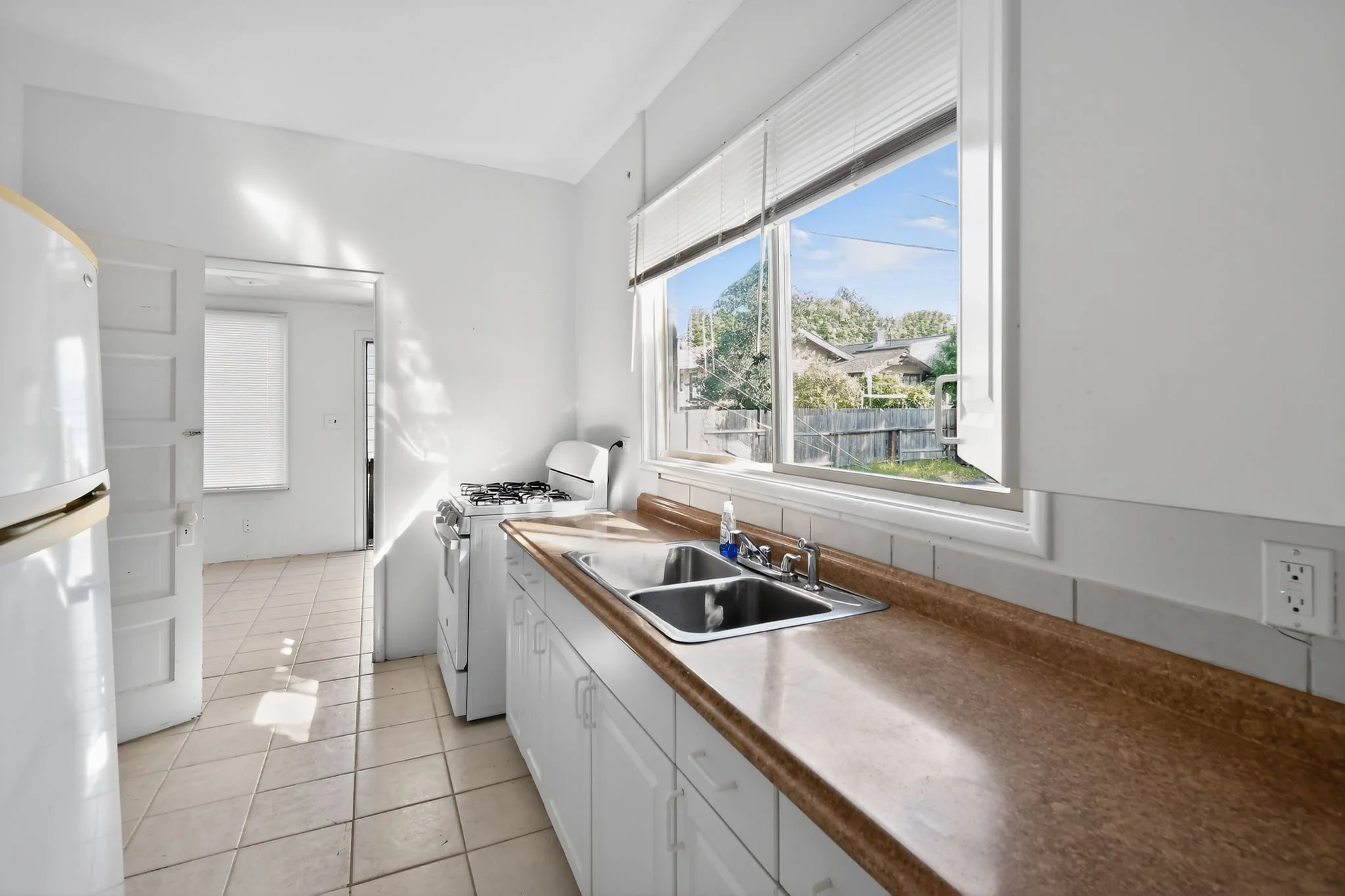 205_N_M_St_Aberdeen_WA_98520-Kitchen-JAB_5067 (1).jpg