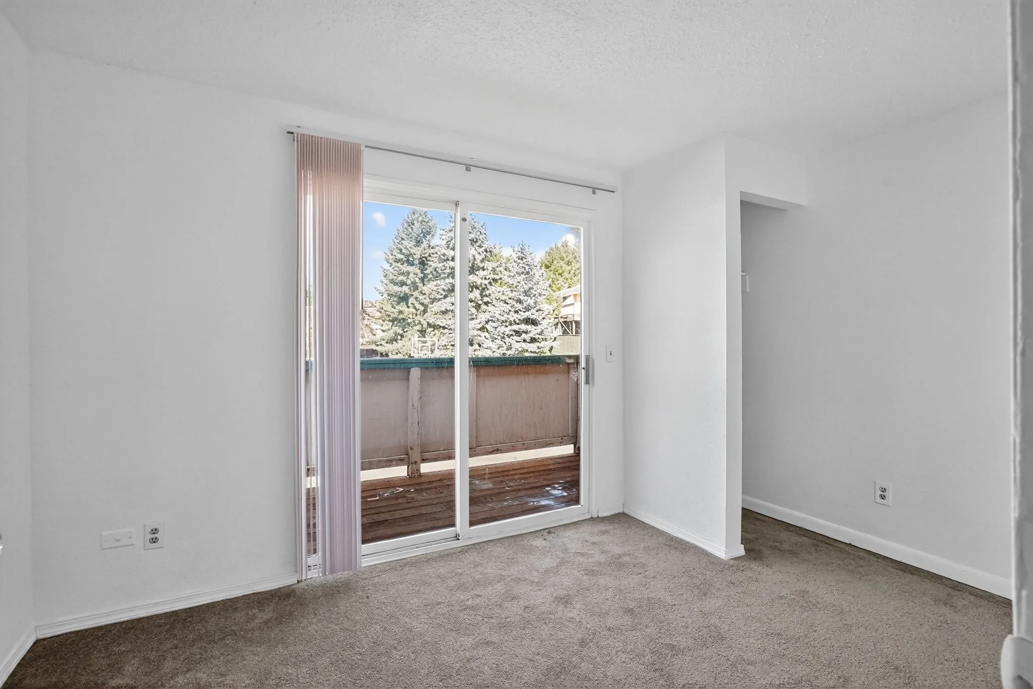 27_6405_NE_Hazel_Dell_Ave_Vancouver_WA_98665_USA-Living_room-DSC04852.jpg