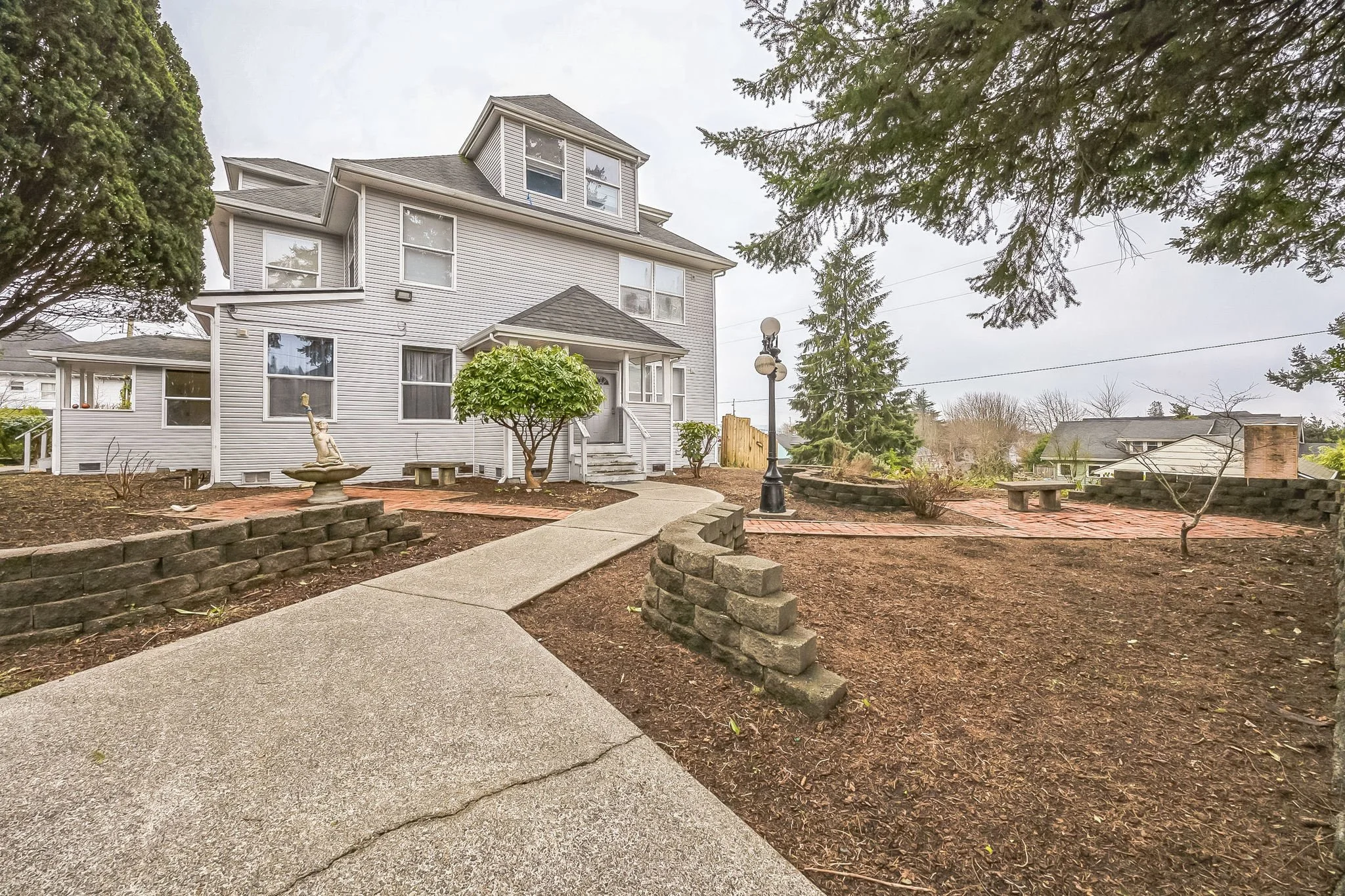 121_W_3rd_St_Aberdeen_Washington_98520-Exterior-IMG_4556.jpg