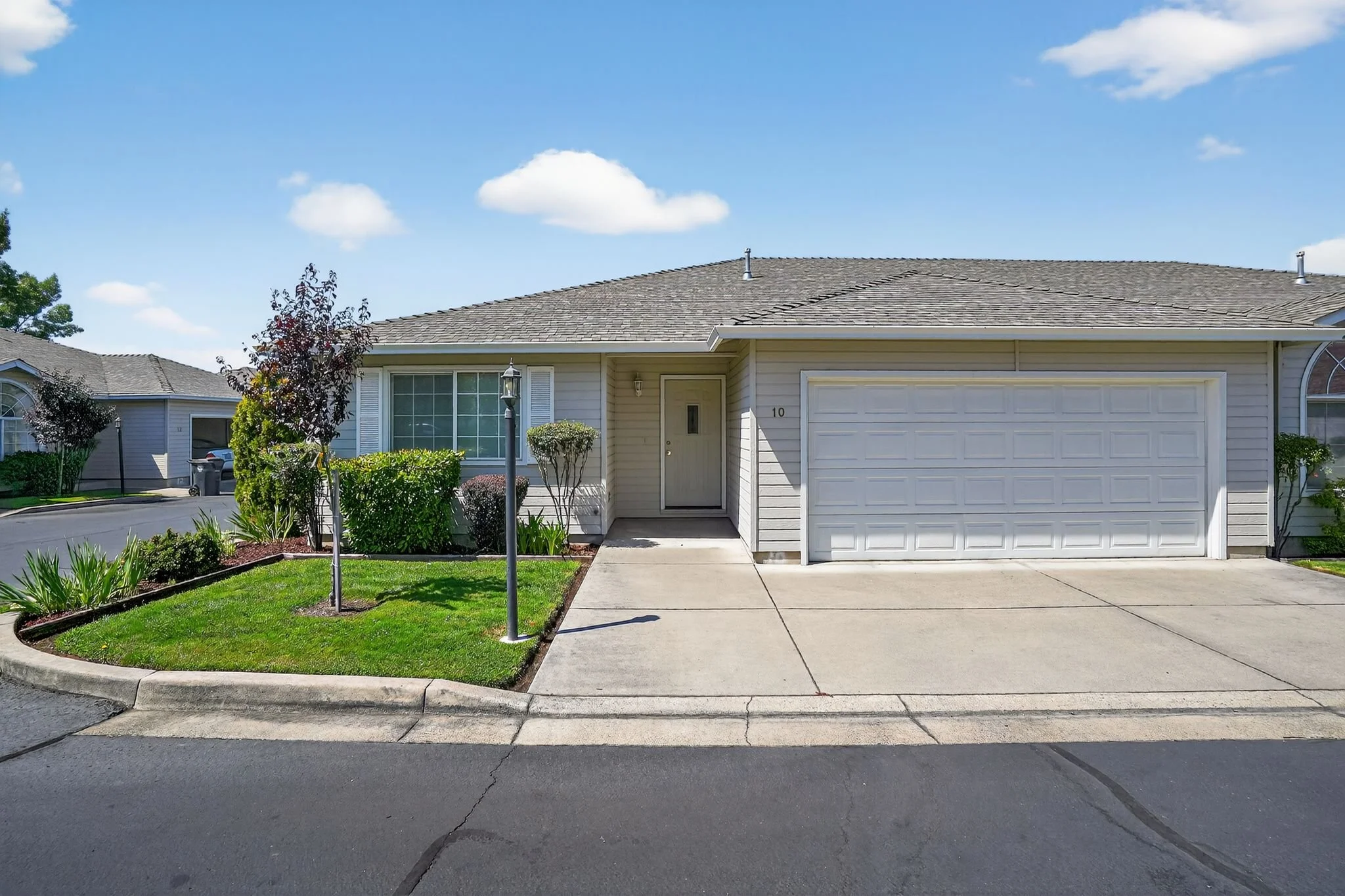 1221_Skeeters_Ln_Medford_OR_97504_USA-Exterior-DSC02903.jpg