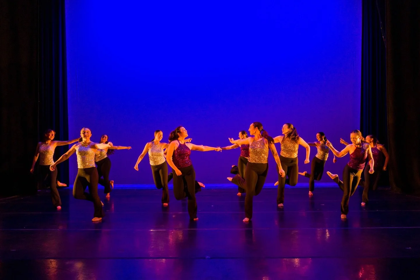 Is this weather giving you deja vu? ☃️🤍 
It's reminding us of our season 3 show weekend! You can now take a snowy stroll down memory lane and enjoy the warm memories with our season 3 show photos, taken by the one and only @jack_tan5678 ✨
Show video