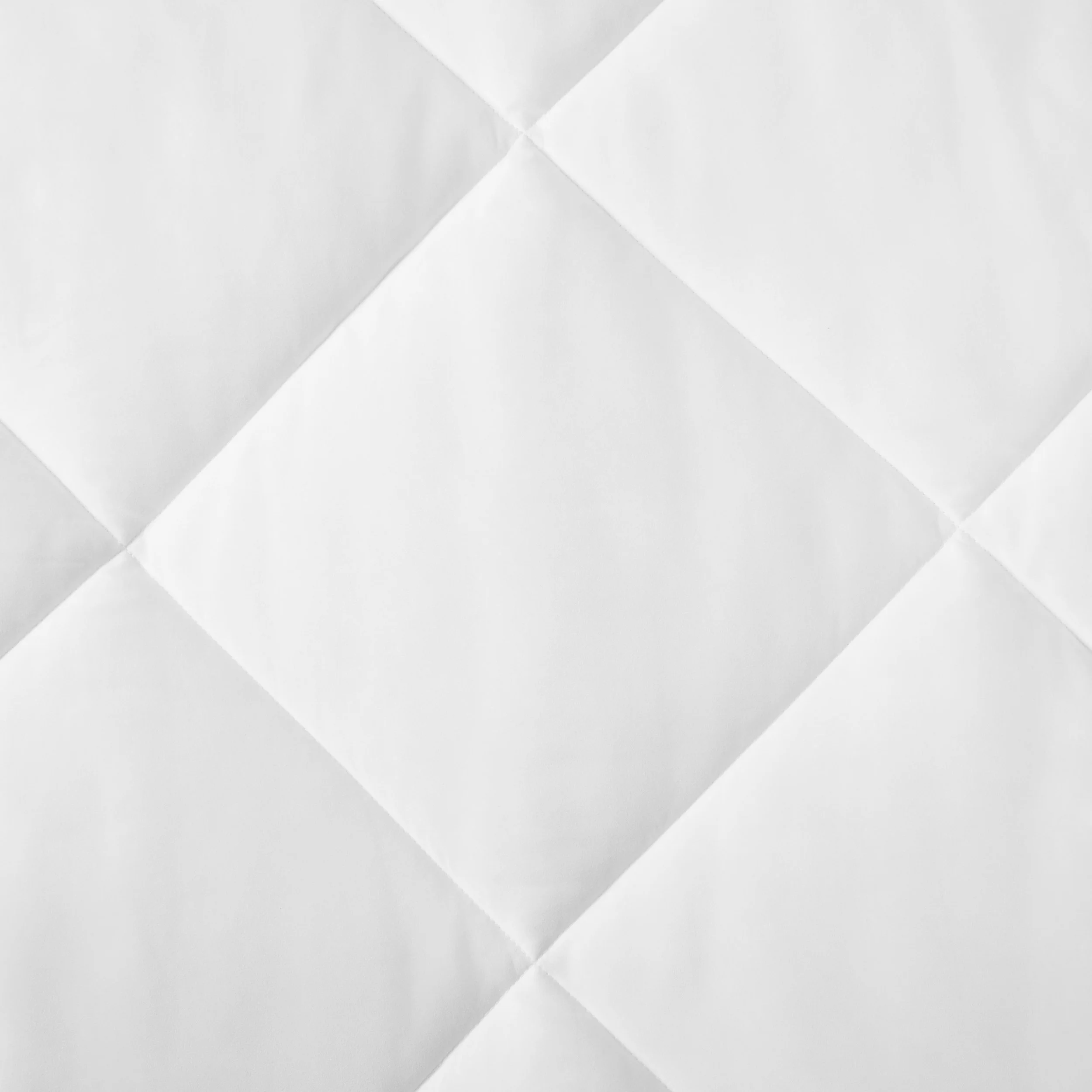 CATH_4pc_comforter_set_stacked_diamond_baffle_detail_white.jpg