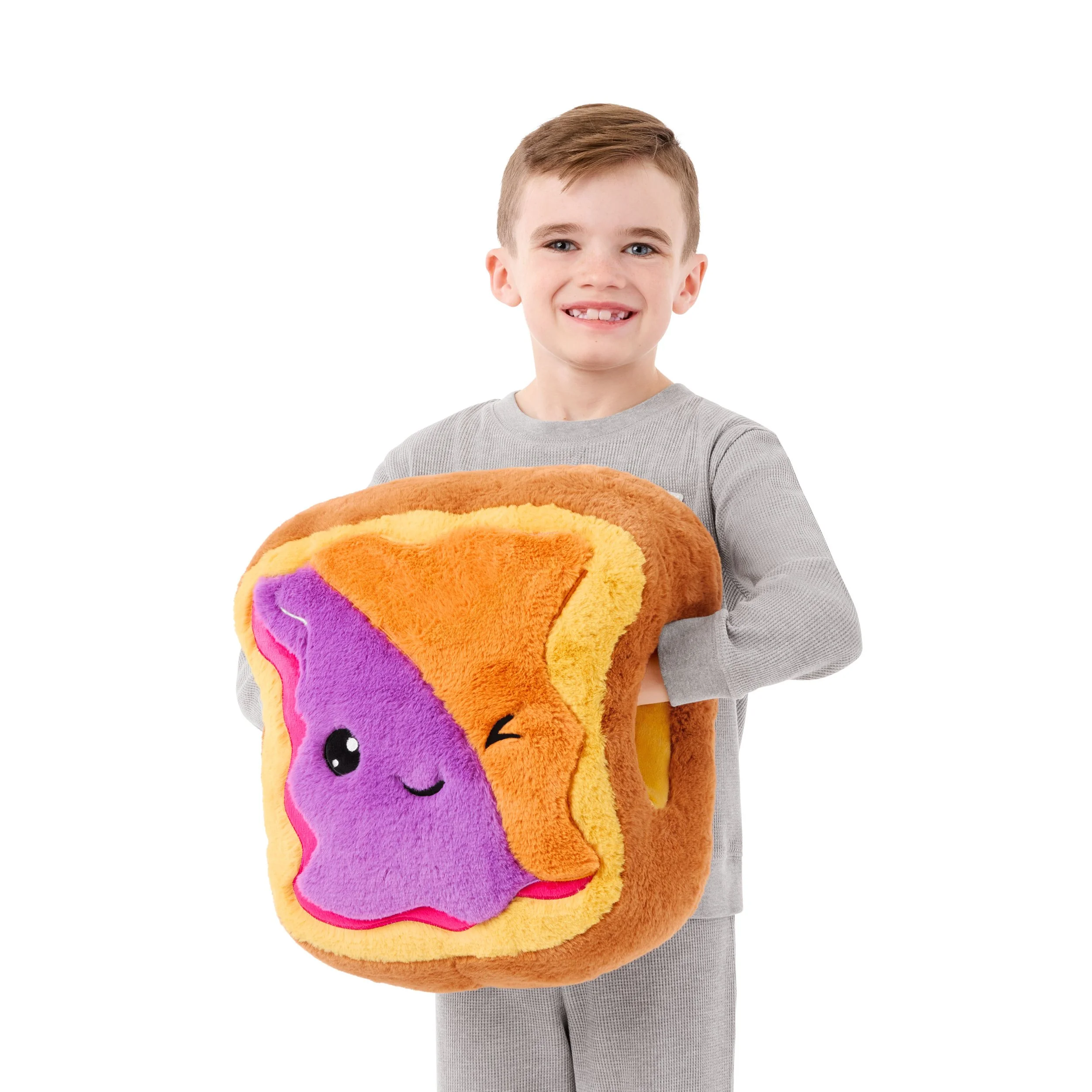 GSMI_MM_KidsHugger_PillowandThrowSet_WithModel_PBJ_silo.jpg