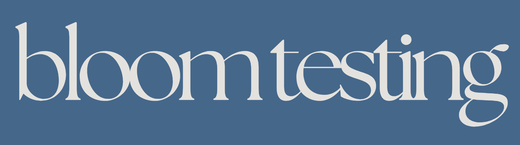 The word 'blomtesing' written in light blue lowercase letters on a dark blue background.