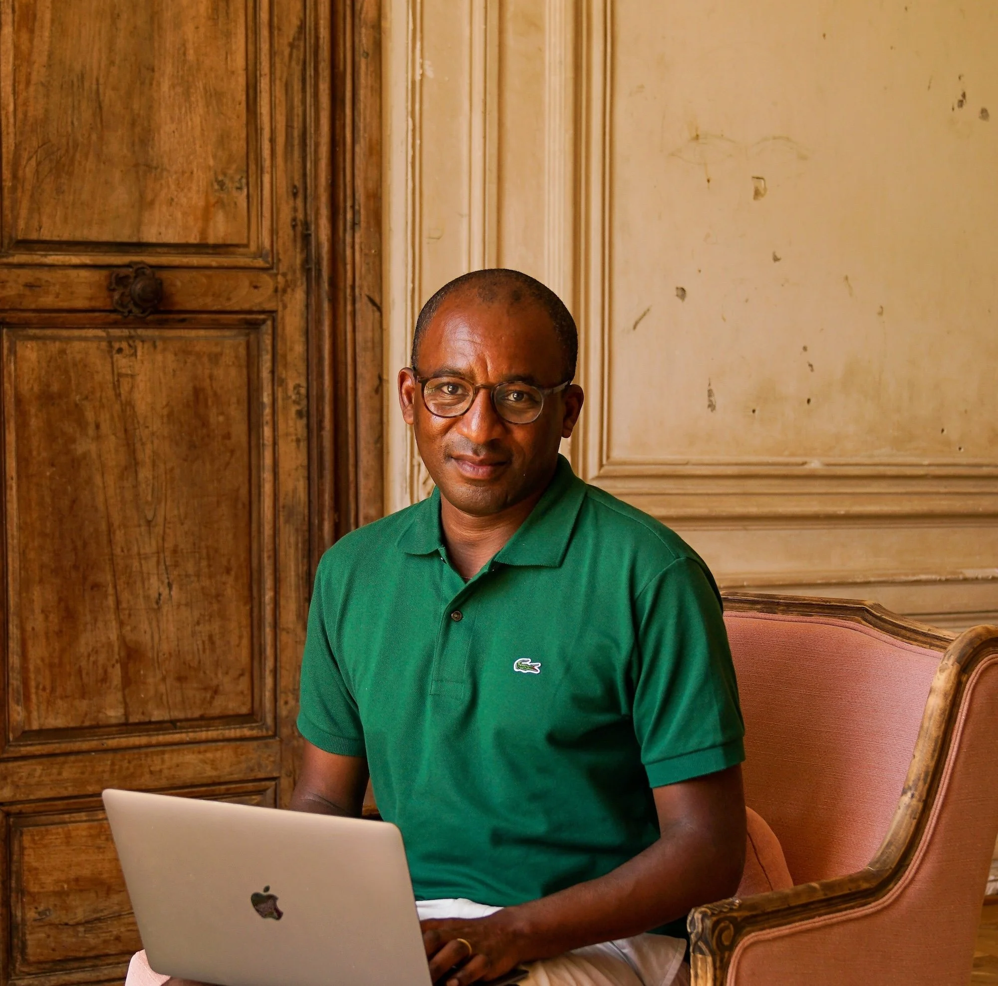 SQ Nicolas (laptop) small.jpg