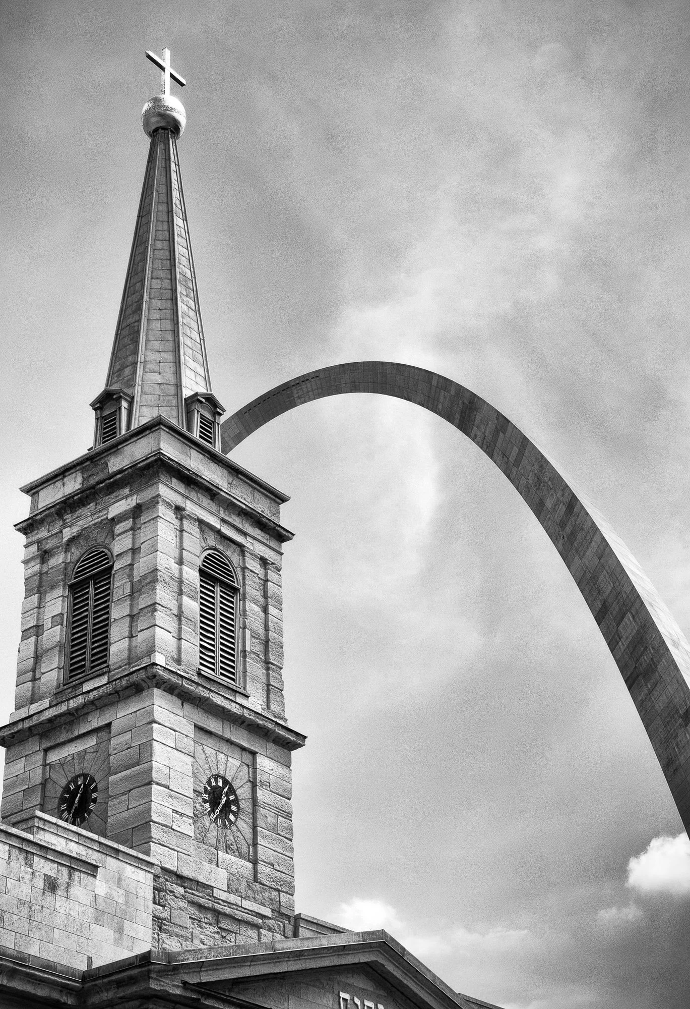 Old Cathedral and Gateway Arch in St. Louis