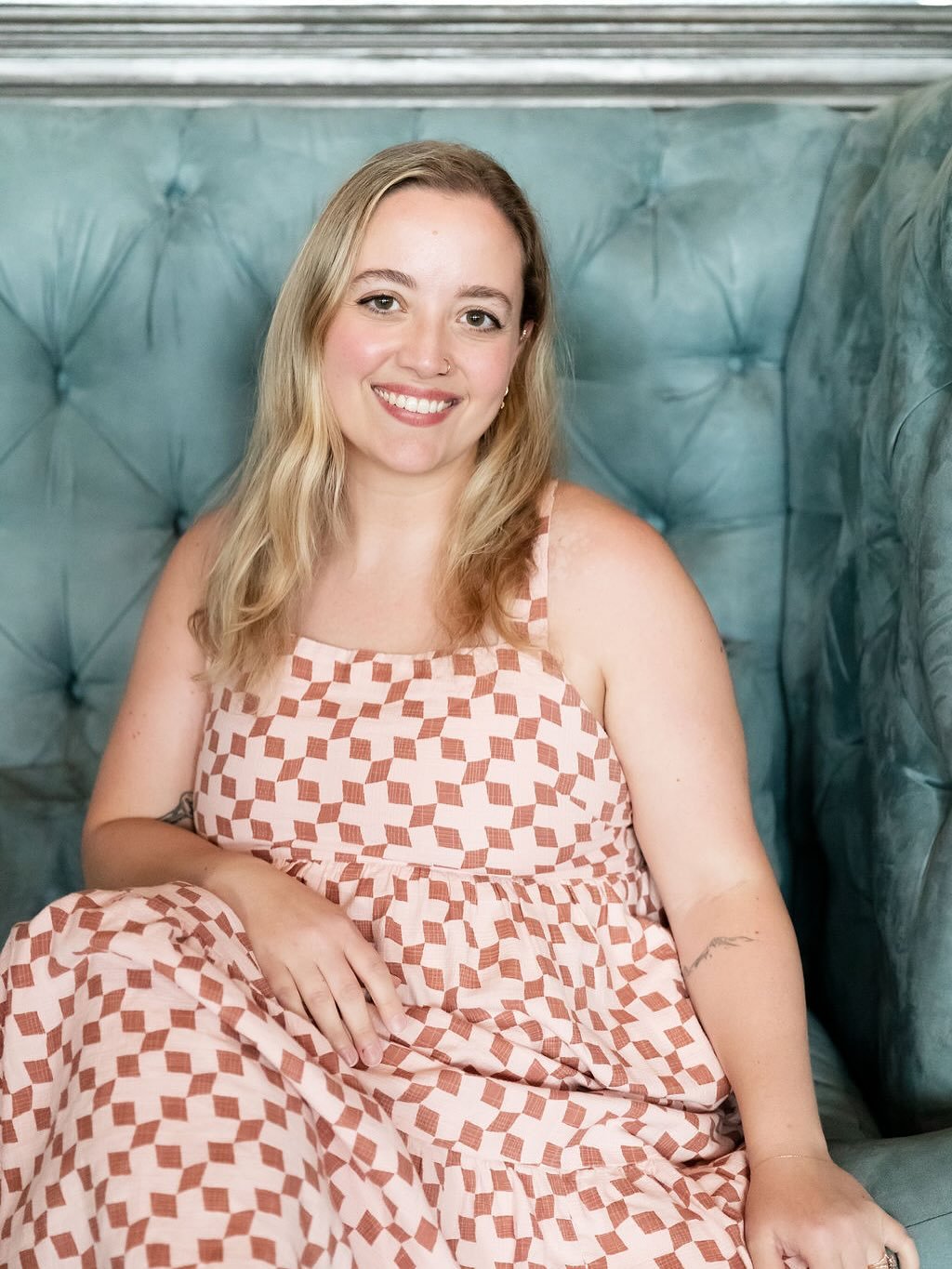 It&rsquo;s JUNE aka officially summer, so I wanted to take a moment to re-introduce myself here 👋🏼 

I&rsquo;m Julia, the designer behind Imogen Floral. I love romantic, seasonal floral design that feels like storytelling. 

For years, I led the we