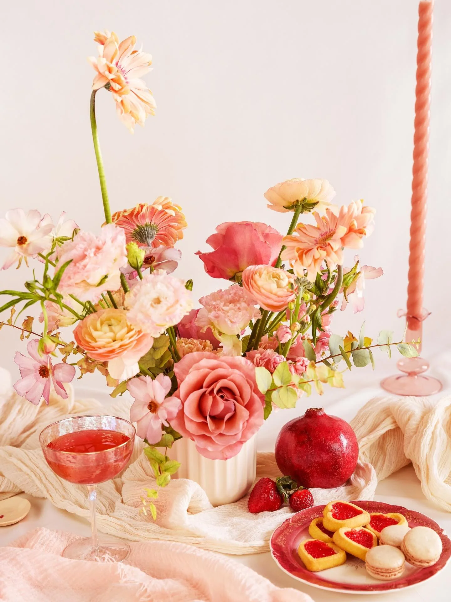 A throwback to Valentine&rsquo;s Day last year with a reminder that we are not offering Vday flowers this year, as we have a super special winter wedding 💕 for flowers from local businesses, check out our friends at @brownstonebotanical , @asterandf