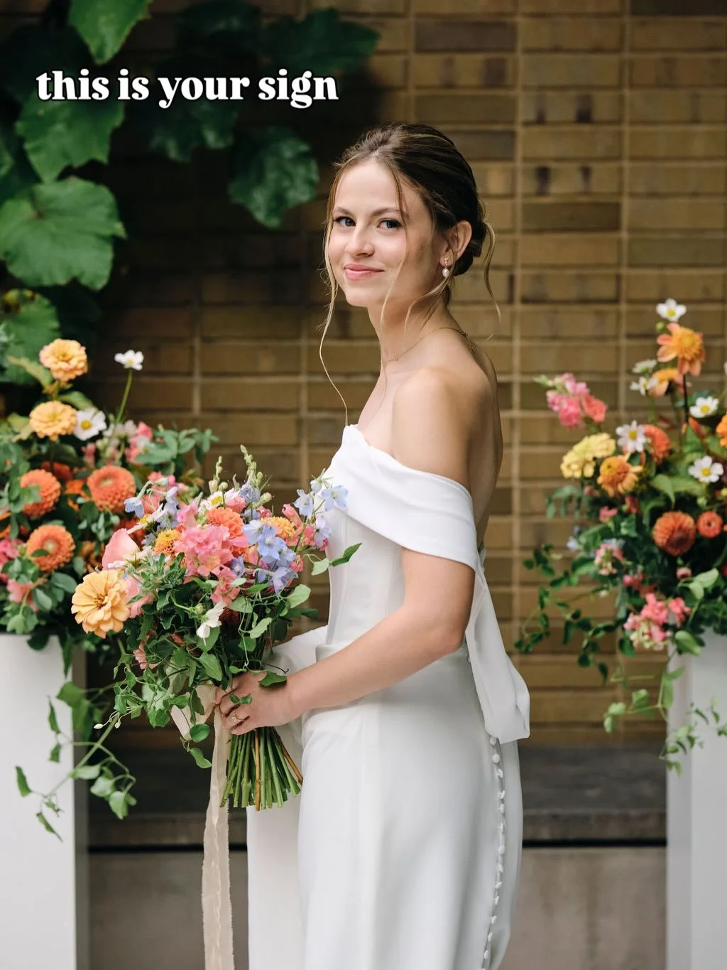 calling all the dreamers ✨ who long for a color-drenched, texture-forward wedding that that feels like YOU 💥 

Photos by @amysimsphoto 
Venue: @carrollhallgarden