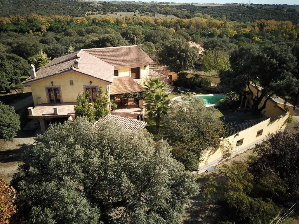 WhatsApp Image 2023-11-17 at 19.27.37 (2).jpeg