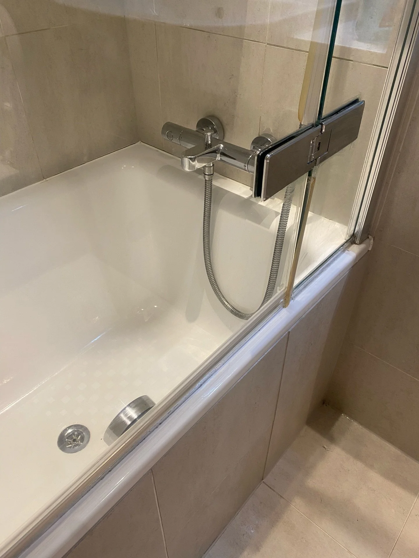 Specialising in End of Tenancy cleaning swipe for the before &amp; afters. From deep set grime to inventory standard perfection.