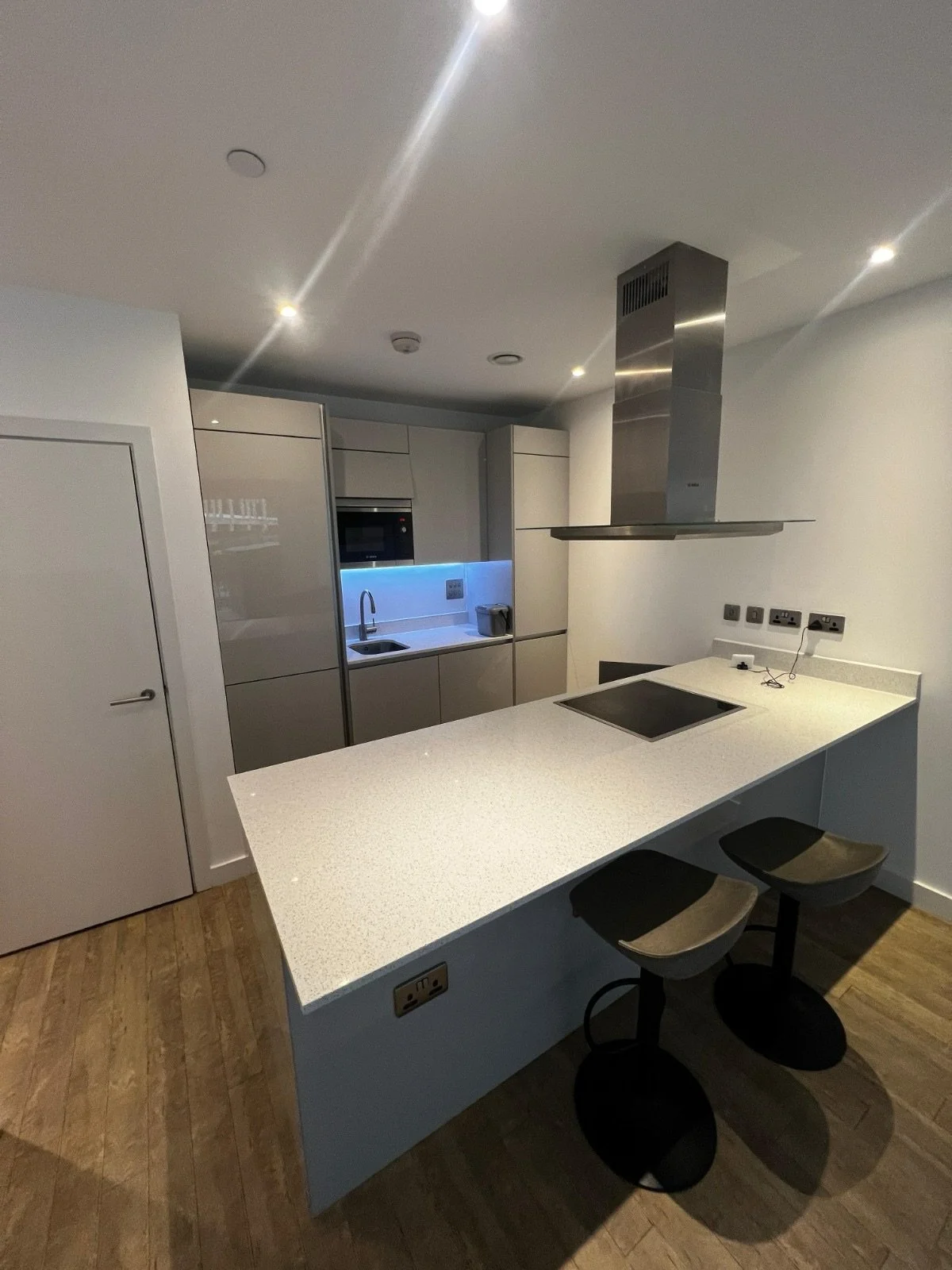 Focus on your new home and let us handle the old one 🧼✨ Our Professional cleaners specialise in the high pressure Move out clean required for London rentals. With our end of tenancy Cleaning, every skirting board and appliance is restored to perfect