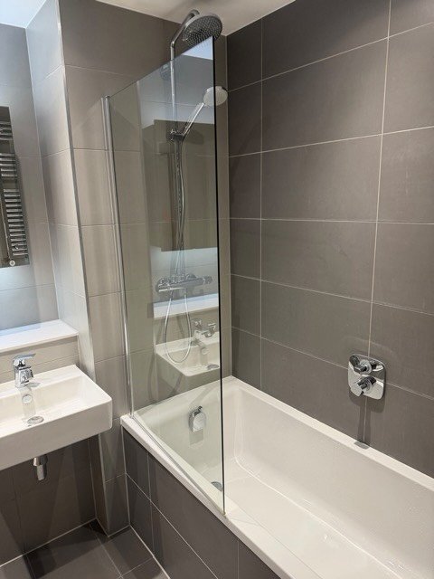 This is what &ldquo;inspection-ready&rdquo; looks like ✨ Our end of tenancy service covers the details agents check first. Swipe to see the full finish. #EndOfTenancyCleaning #MoveOutClean #BeforeAndAfter