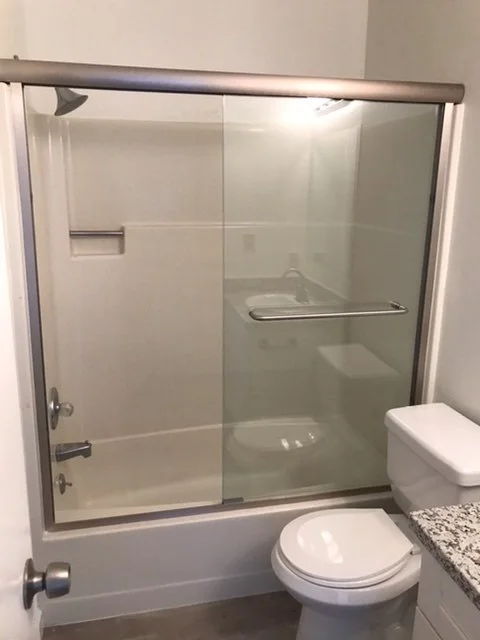 1410 Cembellin #B hall Bathroom #2.jpeg