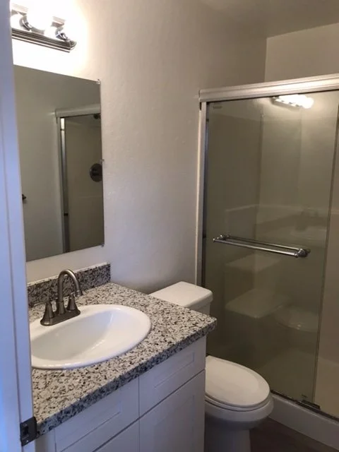 1410 Cembellin #B Master Bathroom #2.jpeg