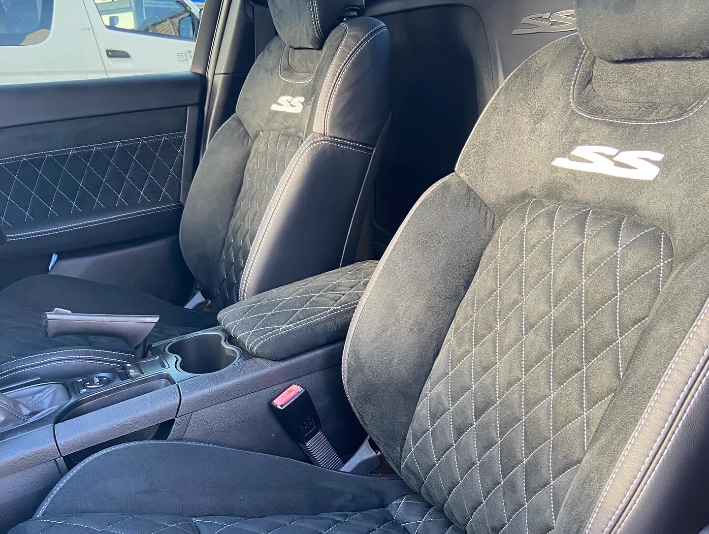 Chads Ss ute was in this week for a fresh leather and suede trim. Looks better than new. If you&rsquo;re interested in a fresh leather trim in your Ss or Xr or any later car shoot me a Dm for a price 
#vessute #holden #leathertrim #upgrade #ssholden 