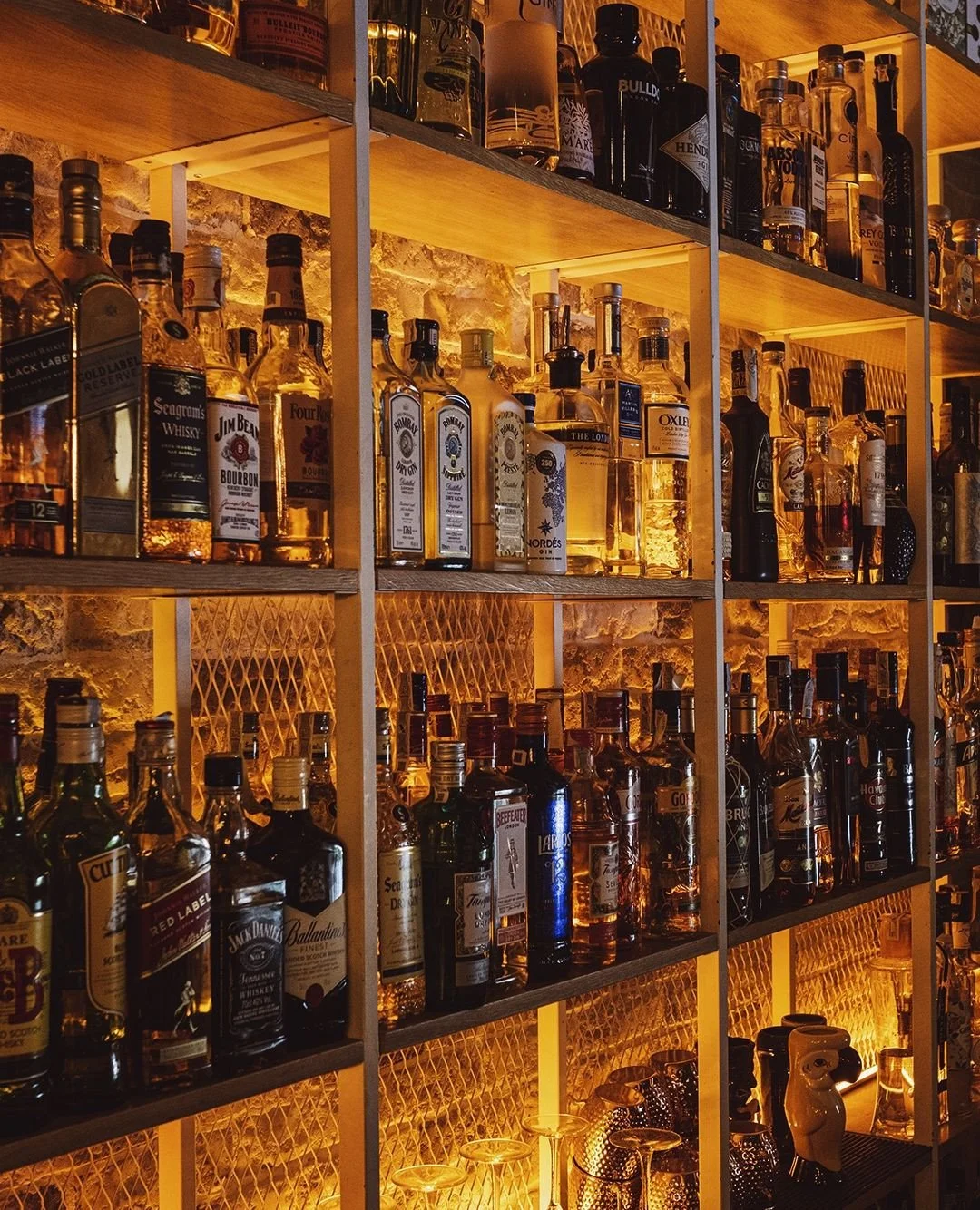 🍸✨ Las mejores sobremesas se alargan... y saben a nuestros c&oacute;cteles 🌙⁠
⁠
En La Terreta, el plan no acaba cuando se recoge el plato. Qu&eacute;date a disfrutar de una copa bien servida o uno de nuestros c&oacute;cteles de autor en un ambiente