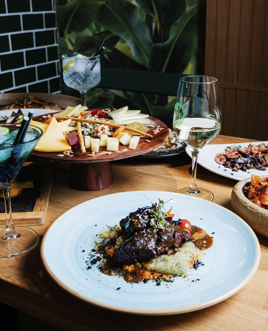 Platos que entran por los ojos&hellip; y se quedan en la memoria 😋📸⁠
Mira nuestra carta en la web y ven a disfrutar de una experiencia gourmet como ninguna otra.⁠
𝙡𝙖𝙩𝙚𝙧𝙧𝙚𝙩𝙖𝙜𝙤𝙪𝙧𝙢𝙚𝙩.𝙚𝙨 💚 #LaTerretaGourmet  #ComerEnAlicante  #Gastro