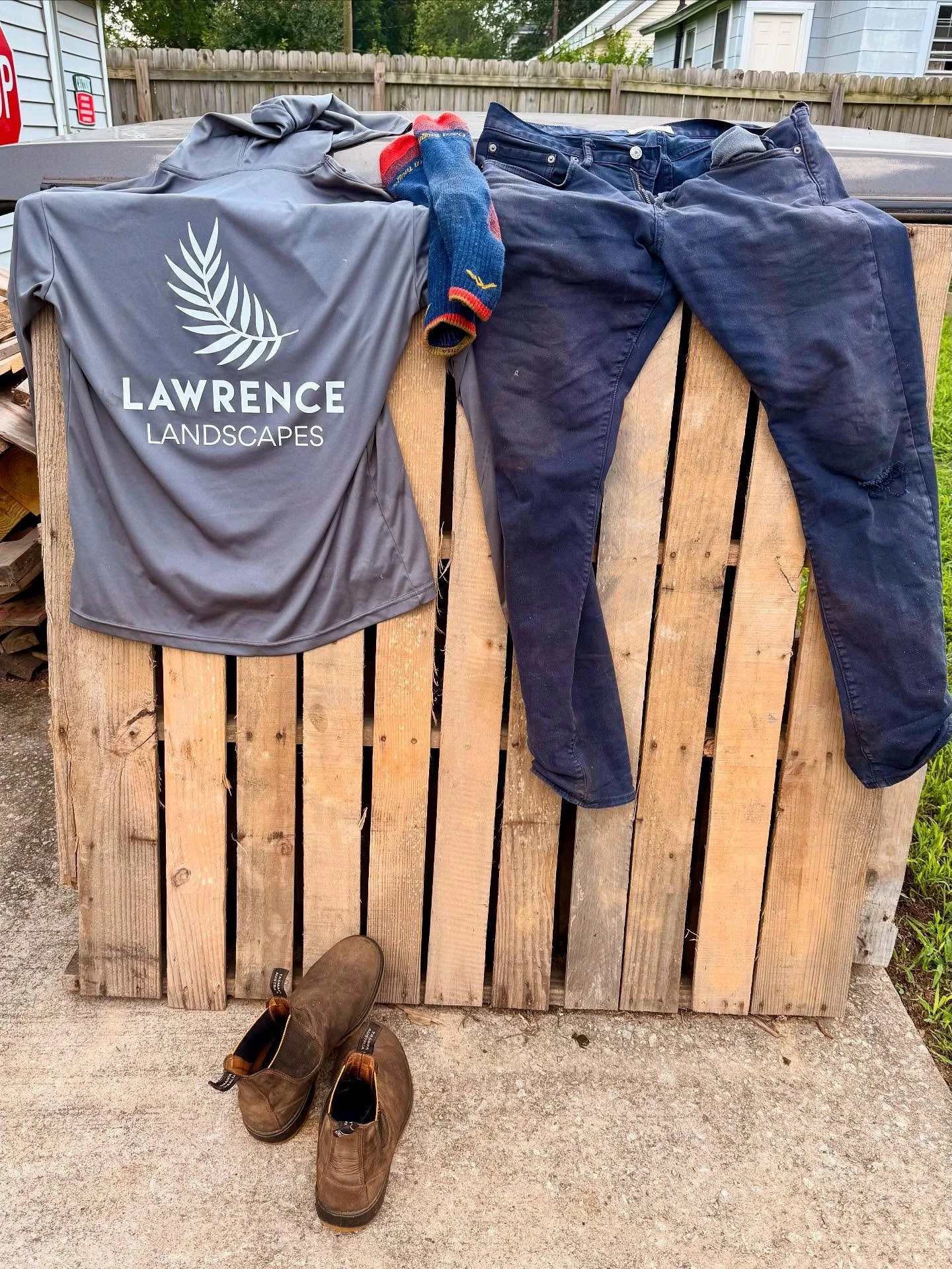 Got home from work and barely hung my hat before inspiration struck! An old pallet now &ldquo;hat showcases&rdquo; for Lawrence Landscapes&rsquo; very own @cam_lawrence0 !