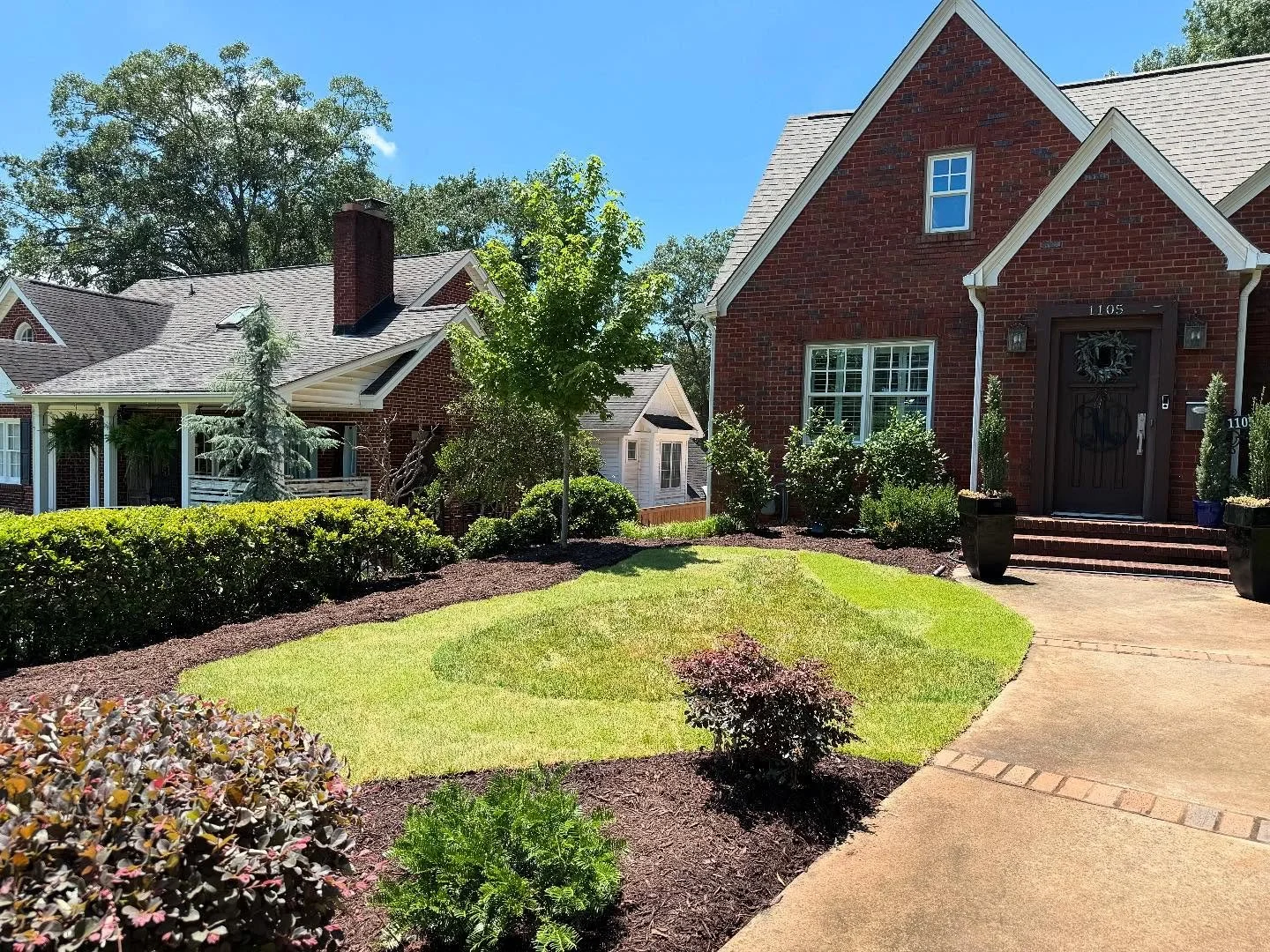 Who likes before and afters? This one was a huge success thanks to @mnidirect and @superscapesupply and @cam_lawrence0. We do good work here at Lawrence Landscapes.