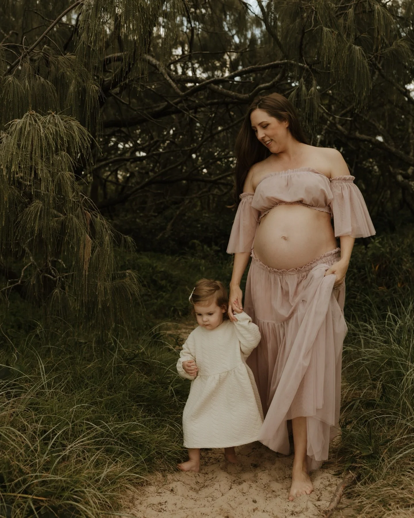 A little peek into a Bump to Baby journey -  in the heart of winter too!

Family fun.

Sweet moments.

Cozy cuddles.

Gentle connection.

A seamless flow from bump to those early, hazy days.

With a carefully curated client wardrobe for mum + bub.

S