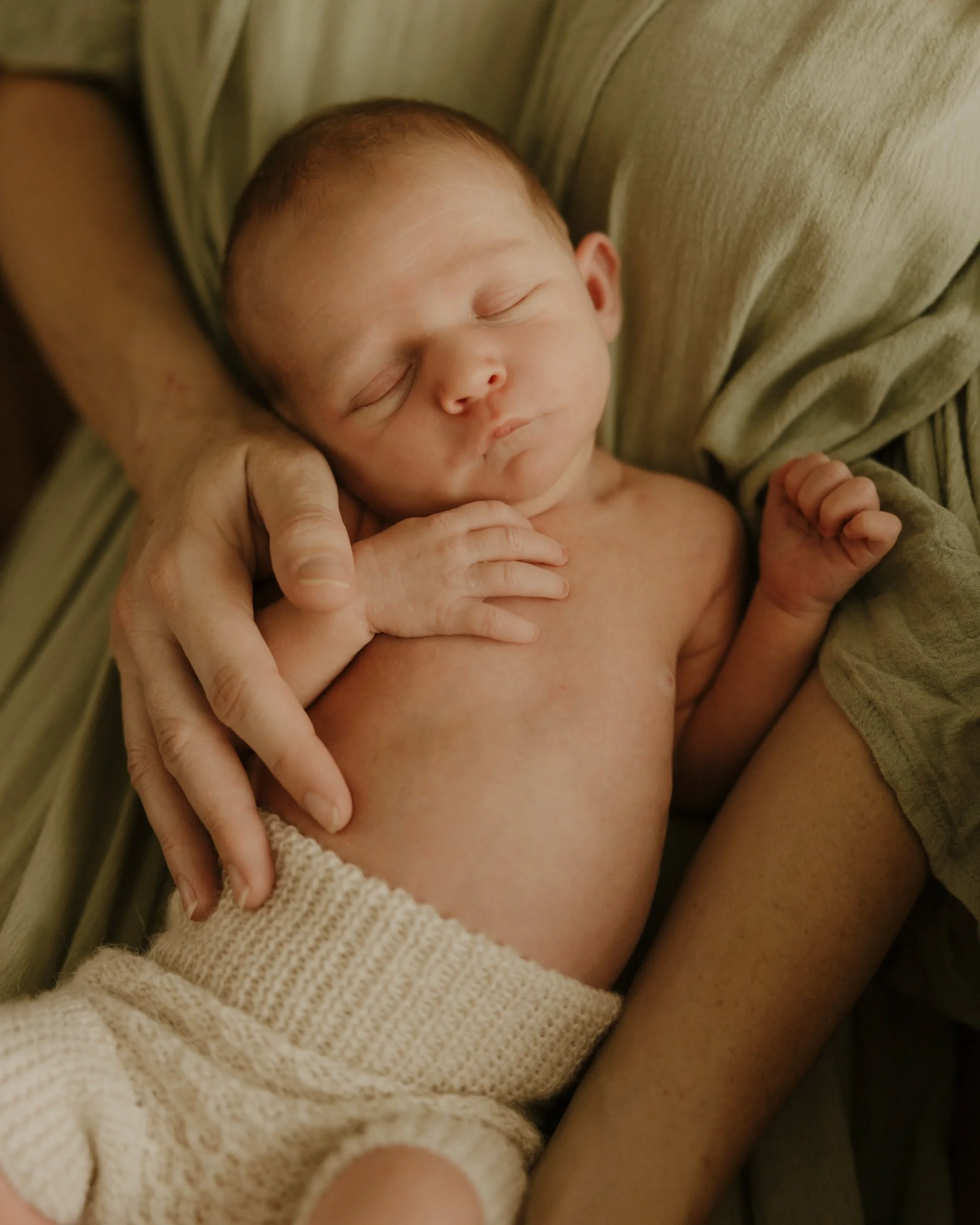 There are so many reasons to include your firstborn in a newborn session.

But this, right here, is my favourite.

Watching them meet their new baby brother or sister.
Curiously looking at their tiny hands and feet.
Trying to stick bows on them or ge