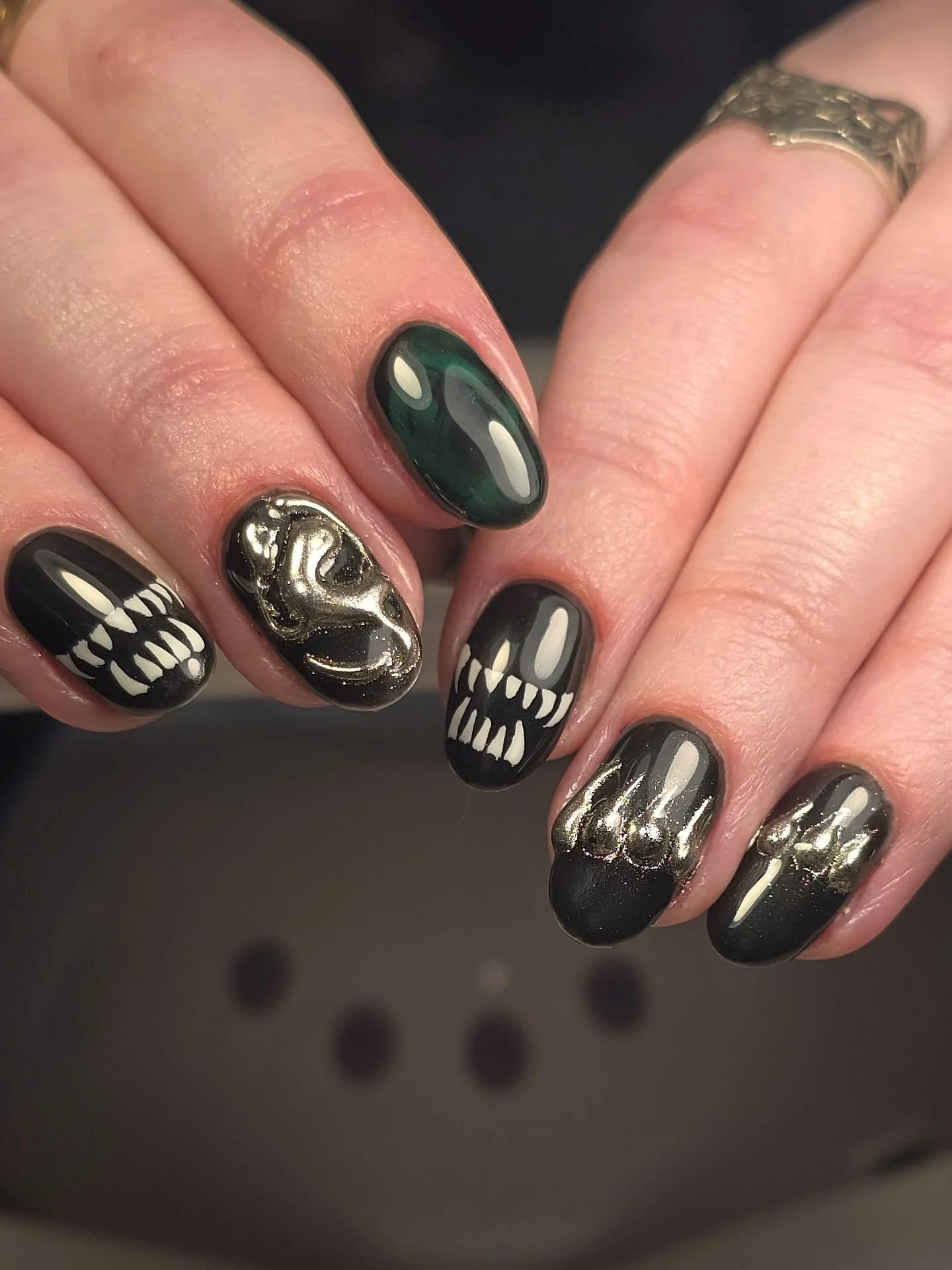 Have I watched any of the Alien movies or series? .... No, but was I frothing to do this set when my client came in and asked for it? .... Yes, yes, I was! 

It was an even better request when I was asked if we could make the teeth glow in the dark! 