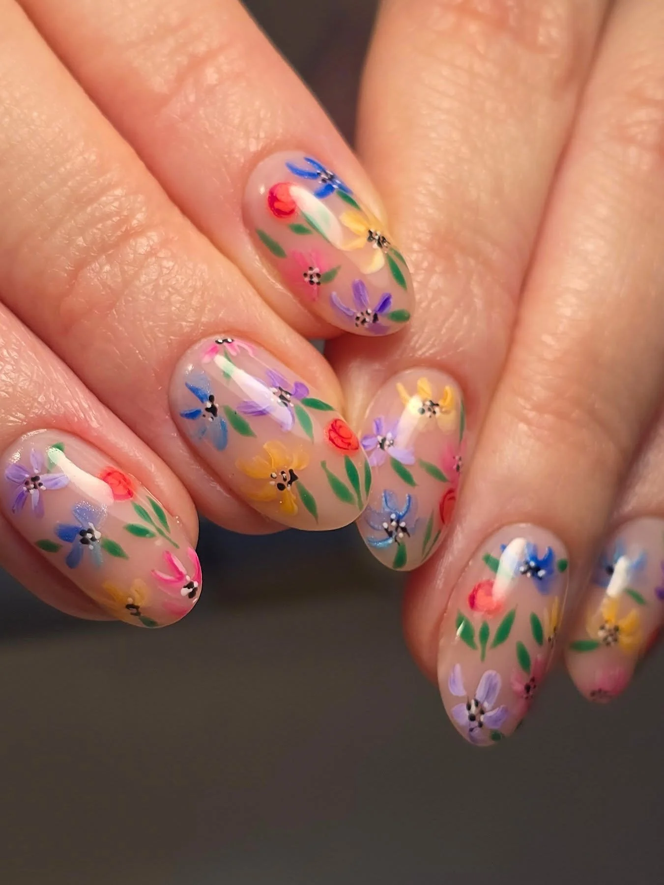 It isn't spring without a set of my favourite paintstroke flowers 💐

💅🏼 service: structured gel infill + the &quot;I don't know what I want&quot; nail art 

Using @lightelegancehq buttercreams from @gel_inc_supplies 🎨