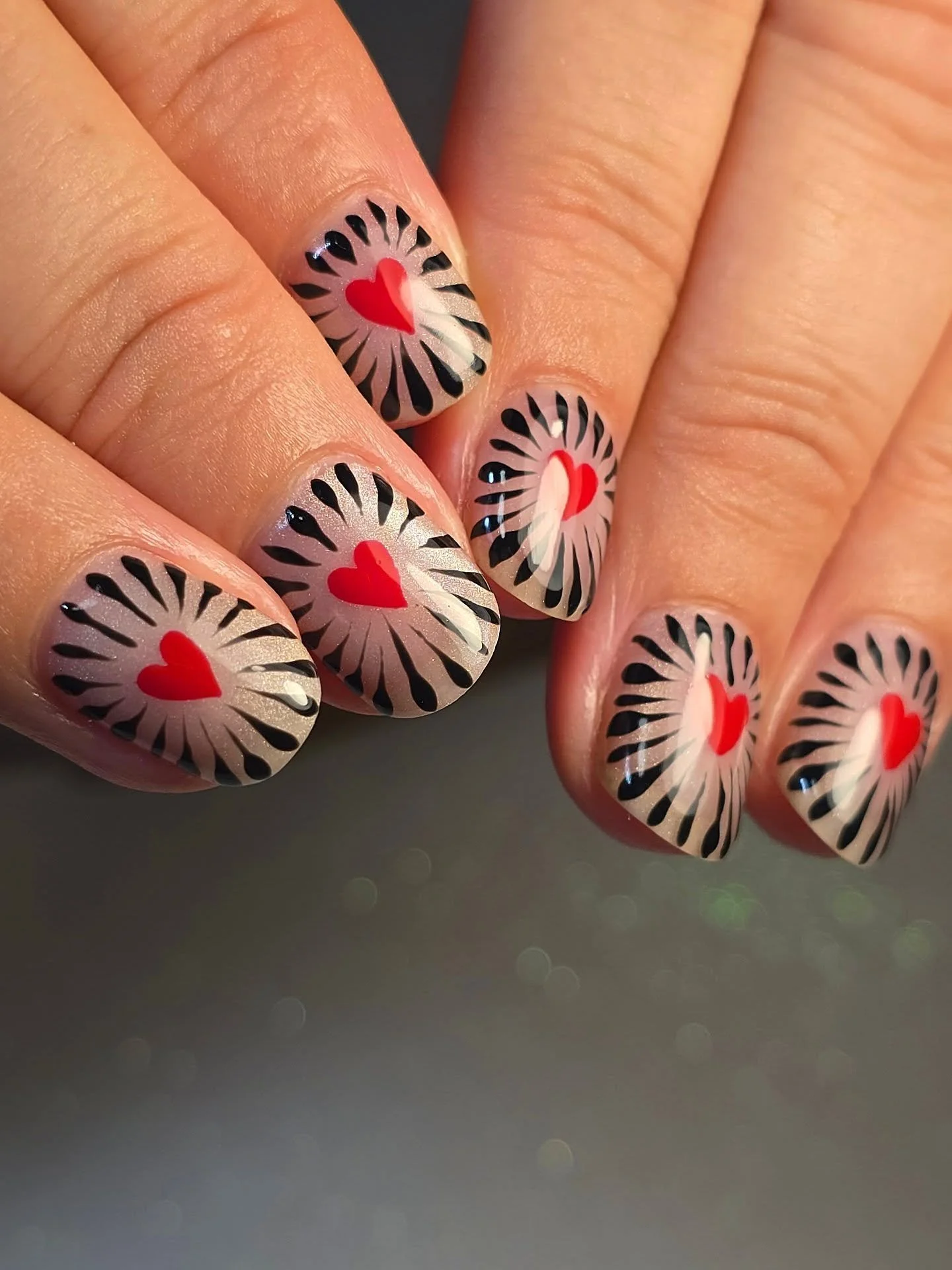 This being off work thing is not ideal for the bank account, but what it is great for is clearing my backlog of amazing sets I have been doing recently ❤️&zwj;🔥

I am in love with how this set turned out, with the subtle little cat eye pop underneat