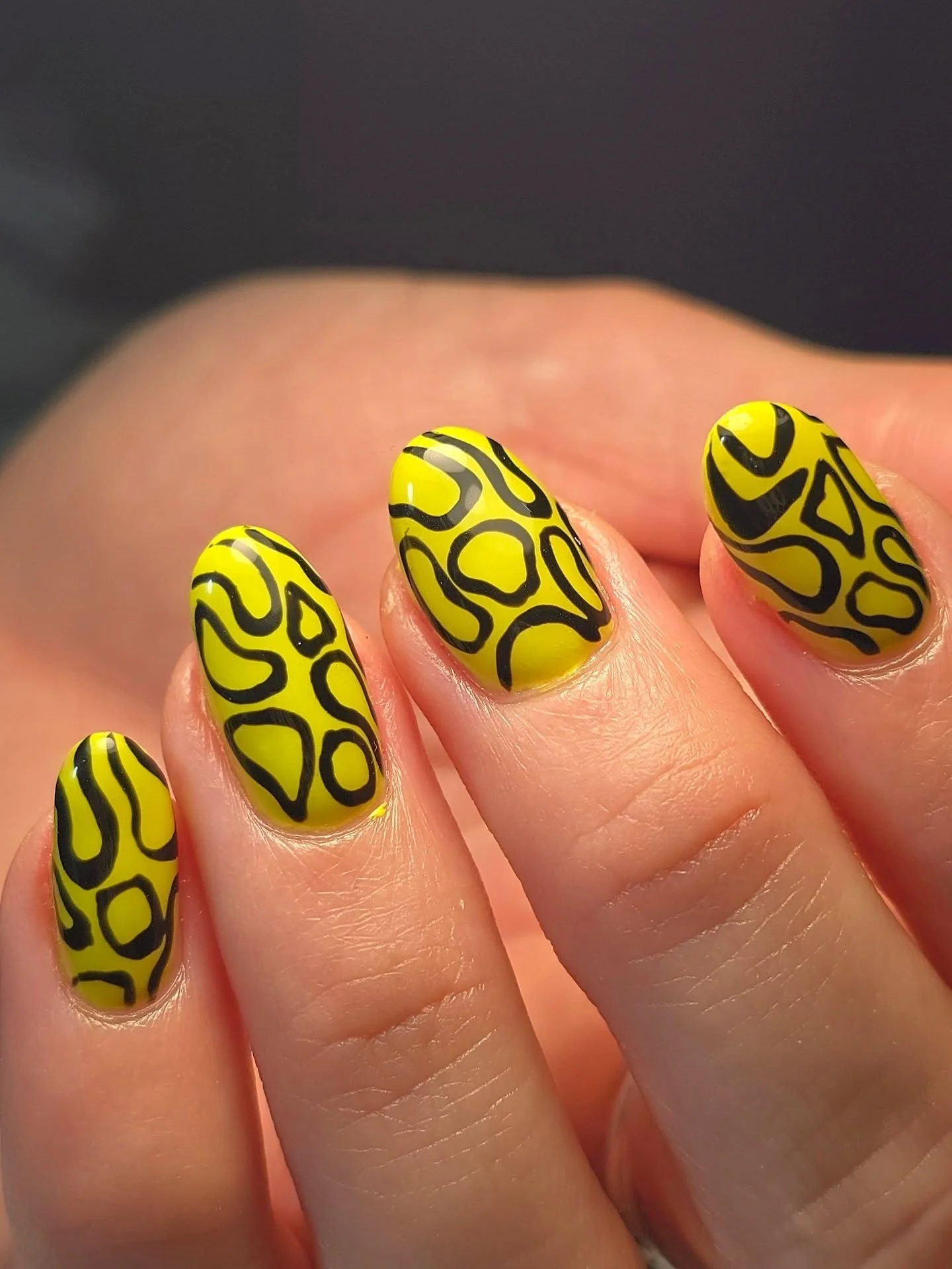 This set of nails based off of Lando Norris' helmet was SO much fun to do! 

Custom mixed base color of @lightelegancehq Groovy Green mixed with Psychedelic @gel_inc_supplies 

Doing this set got us talking about Formula 1, which I know absolutely no
