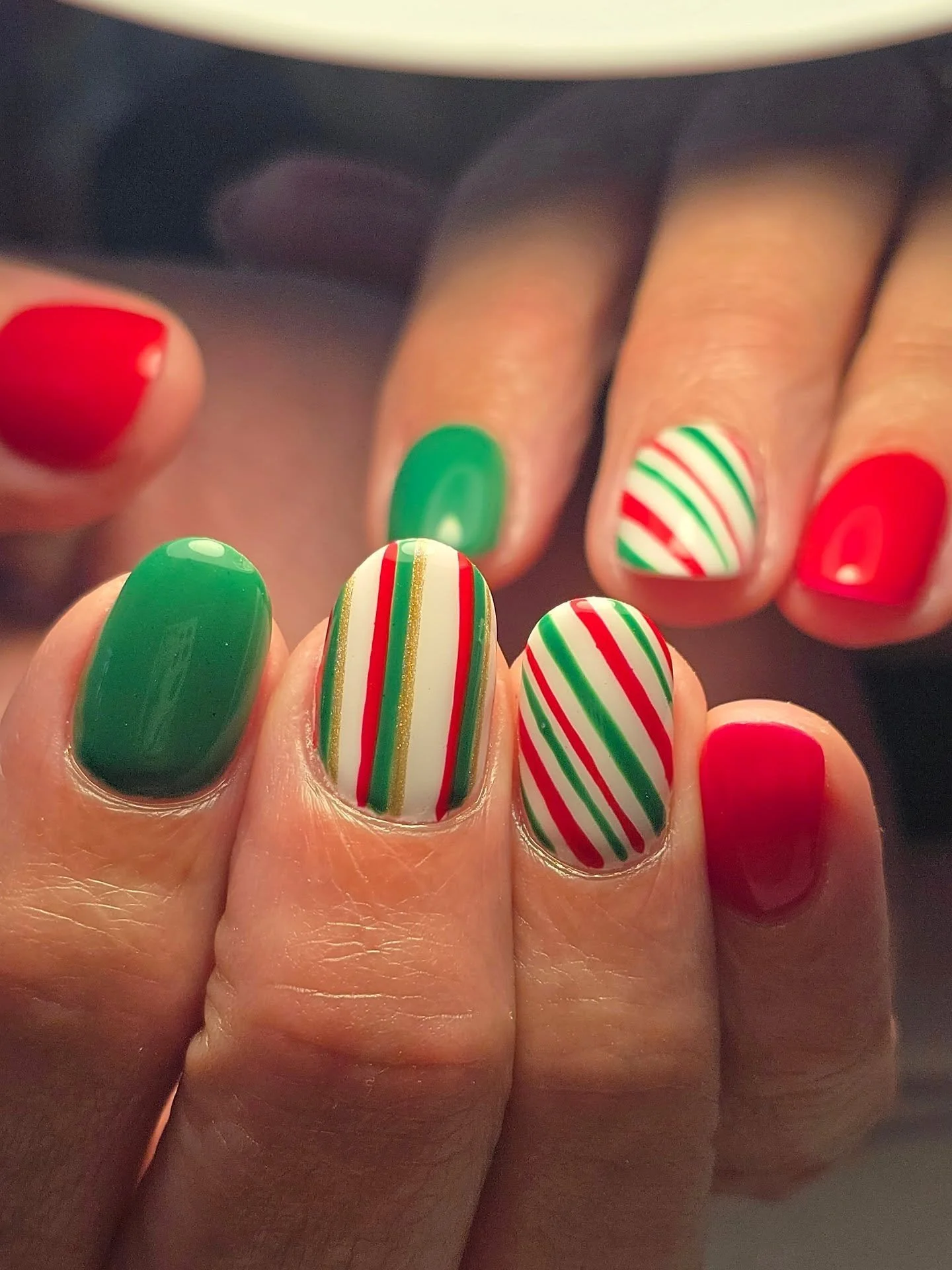 Loves a traditional Christmas colour combination!
❤️💚✨️

Add in some crisp lines, and we have a winner of a set! 

💅🏼 service: structured gel infill + level 3 nail art

Using the best pair of @lightelegancehq Real Red and primary green gel paint f