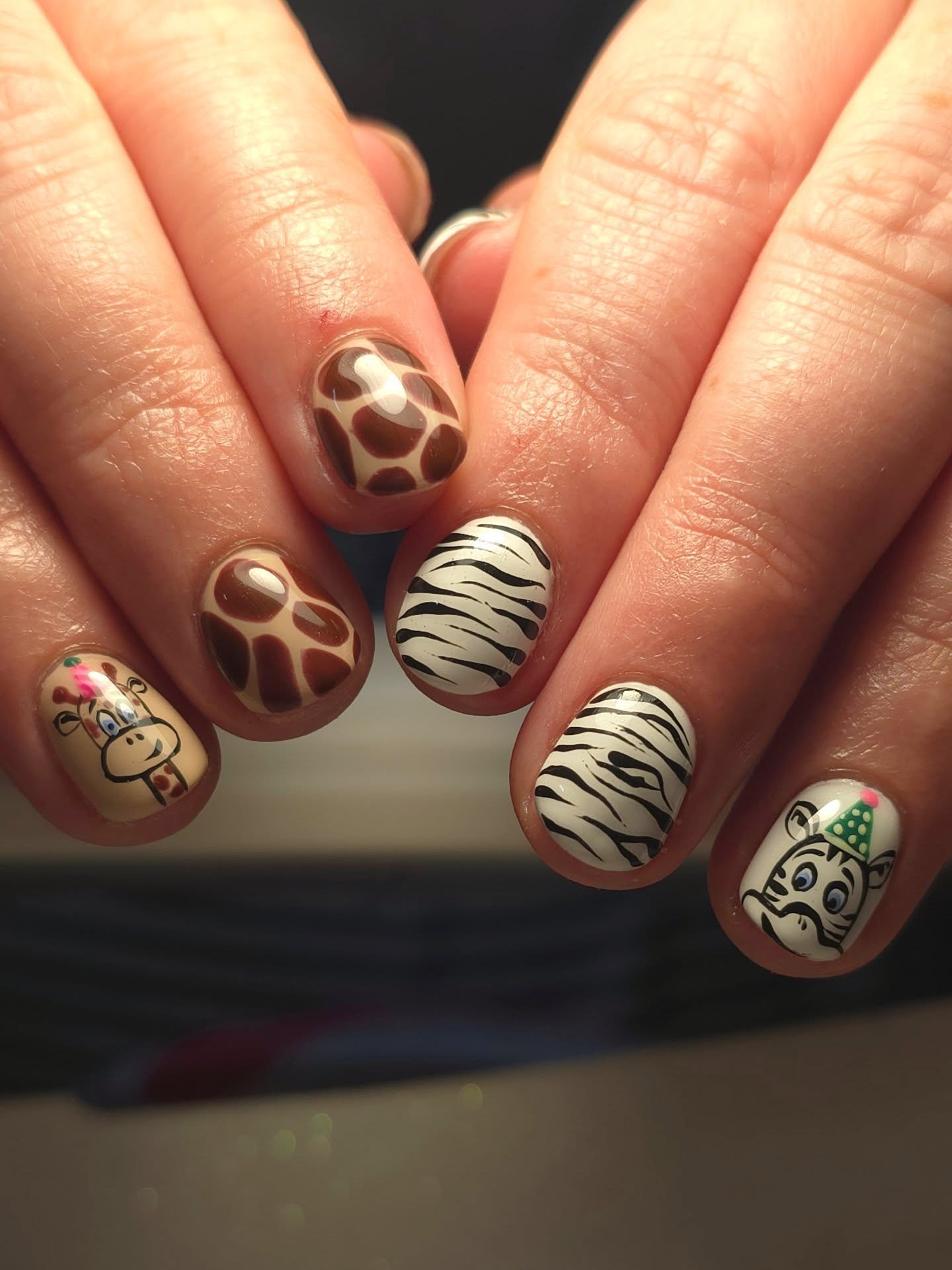 The cutest birthday nails ever! 🦒🥳🦓

Both @madifurlongoram and I are SO excited that out little girl is at an age to recognize what is on our nails, so last night we absolutely had to do some cute art including a "gffff" (a.k.a - giraffe