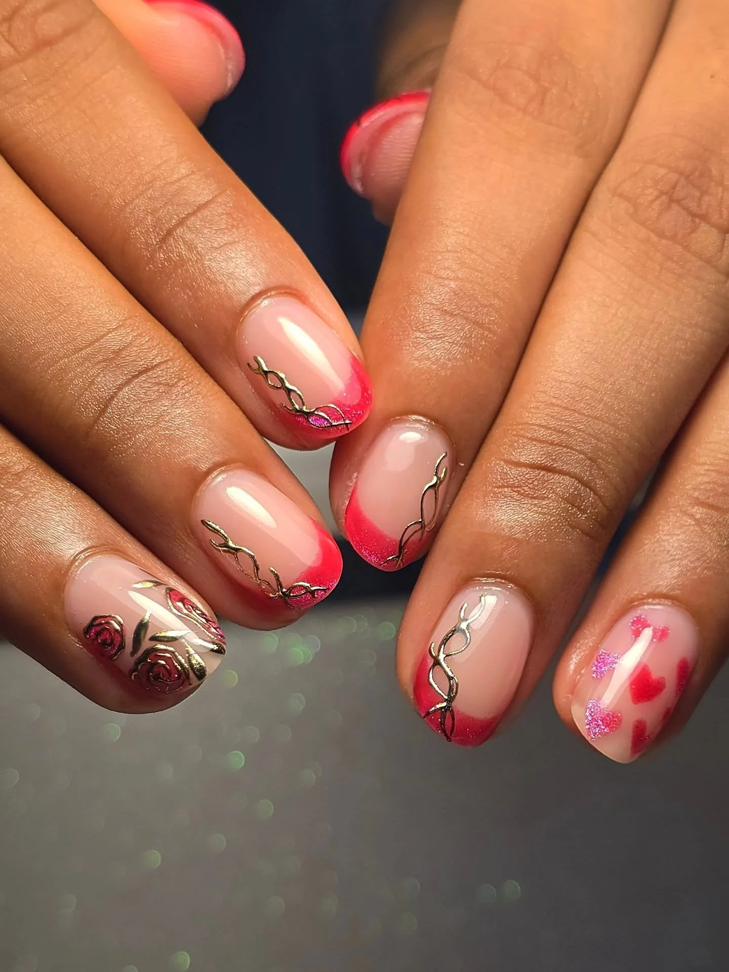 Cat eye paired with gold chrome is the cutest Valentine's combo! 

Mixed my fave @lightelegancehq red P+ with Ice Kitty to get this stunning colour that shifts from a red to a berry pink! @gel_inc_supplies 

Finished off with @magpiebeautynz Elizabet