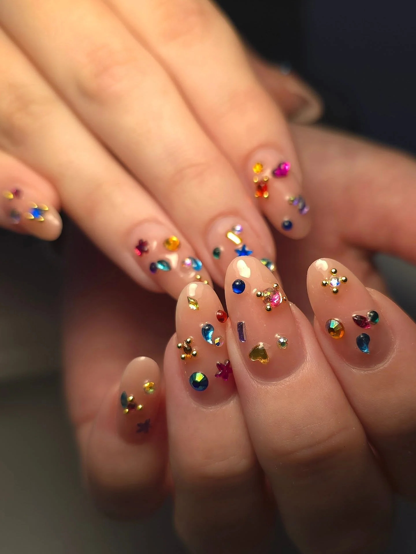 A sprinkle of all the sparkly gems 💎 

I never know when to stop when I get to do these nails, but can you blame me? We just want all the sparkles around here ✨️ 

💅🏼 service: structured gel infill + long nail add-on + level 4 nail art