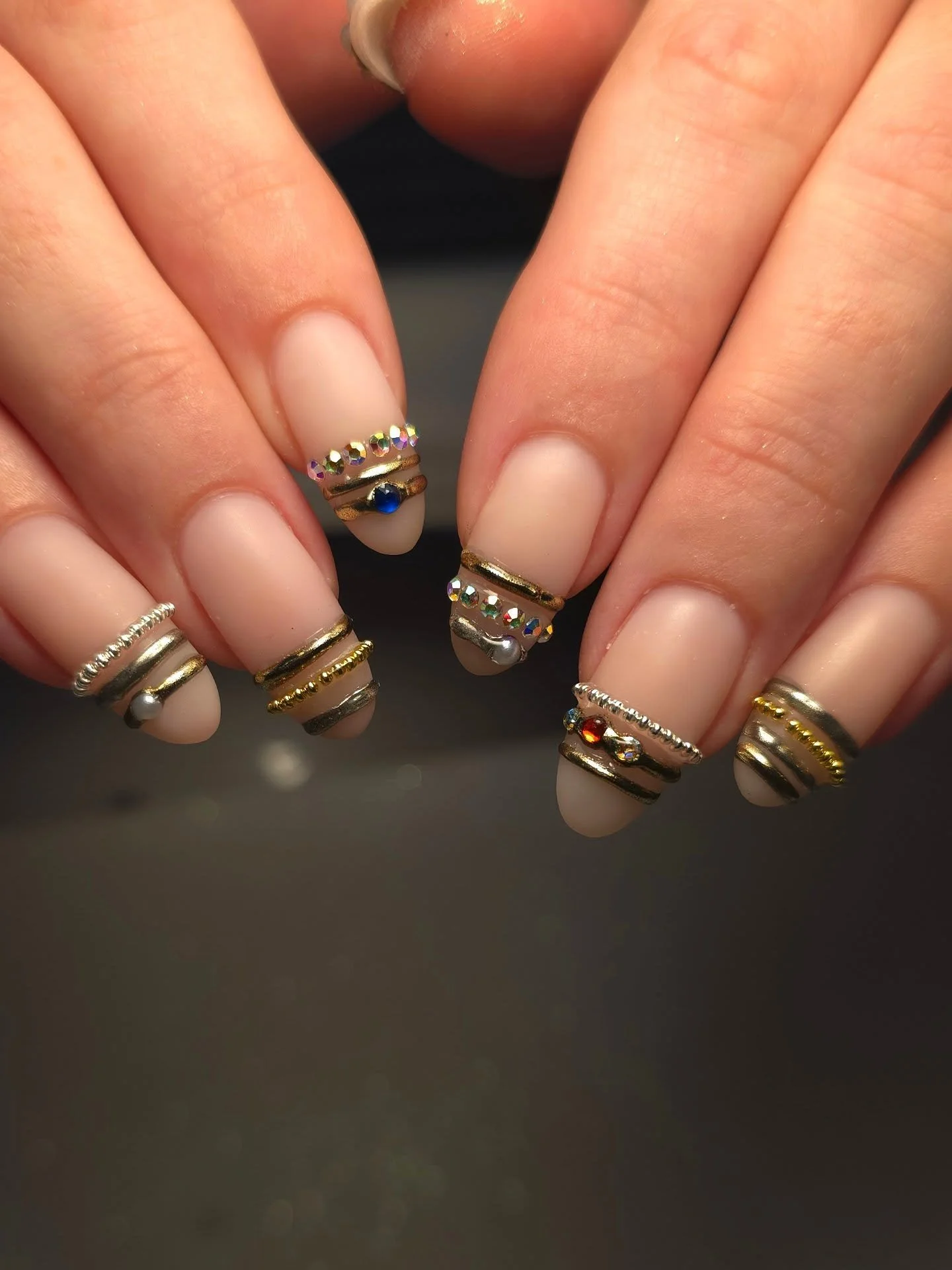 Who needs jewelery when you can have rings on your nails! ✨️ 

Absolutely obsessed with this 3D chrome and rhinestone ring style nail art 💍 

💅🏼 service: structured gel infill + long nail add-on + level 4 nail art 

Using: 
&bull; @lightelegancehq