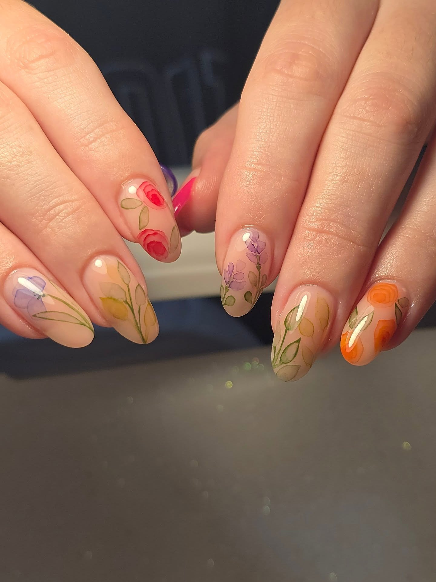 My @magpiebeautynz watercolour palette is getting a real work out at the moment 🎨 

This dainty mix of florals brought me so much joy as I watched it all come together! 🌸 

Base - @lightelegancehq Lexy Line Extreme in Ideal Pink @gel_inc_supplies 
