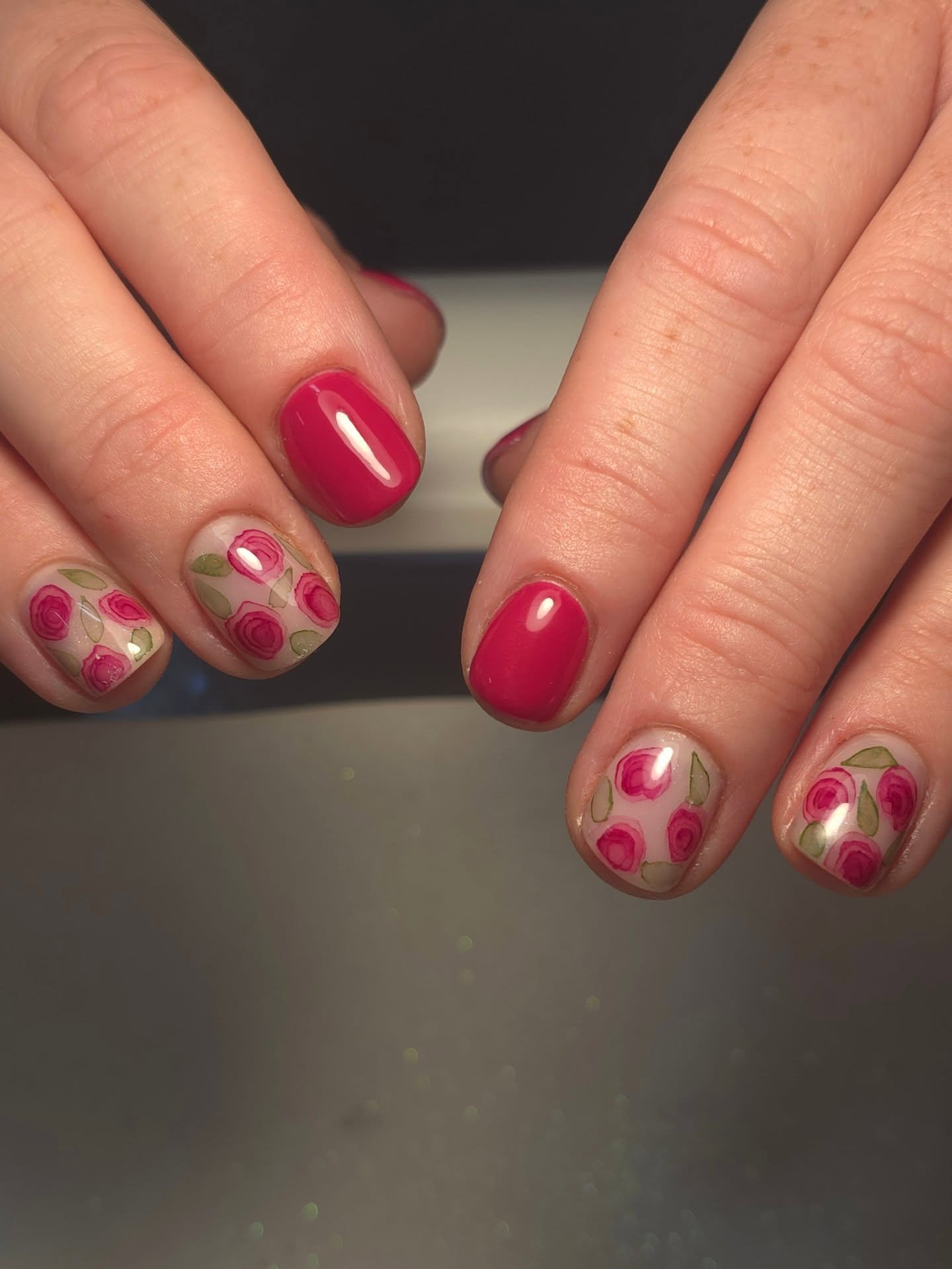I had the wonderful @thenailshed_waipa_ in my chair the other day and got to the chance to do these little beauties for her 🌸

Having another nail tech in my chair is quietly terrifying, but at the same time, I love getting to give a fellow tech a l
