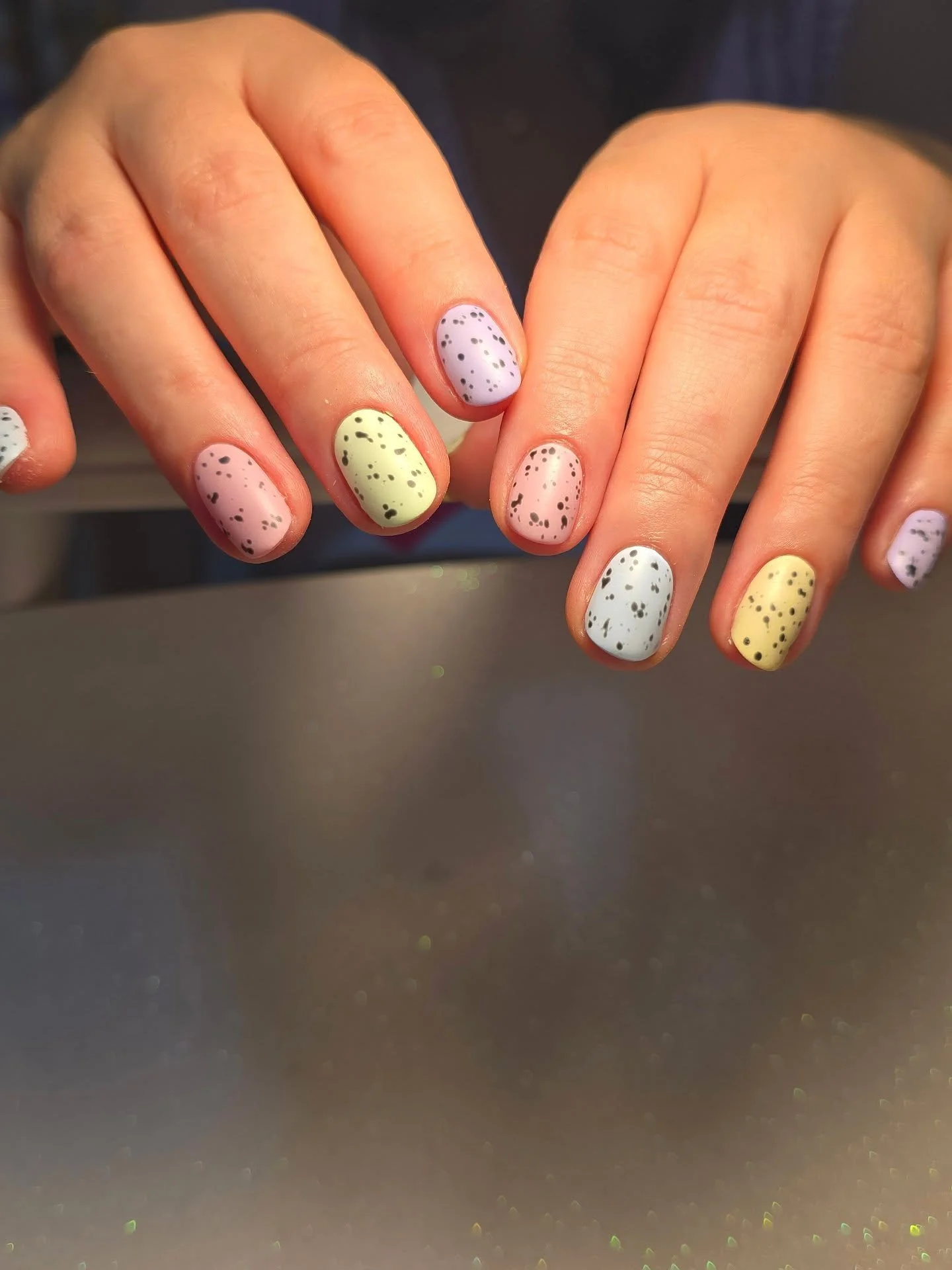 Happy Easter 🐰🐣 

Absolutely obsessed with these matte speckled eggs 🥚 

Hope you are all enjoying your Easter holidays ✨️

💅🏼 service: structured gel infill + level 3 nail art
