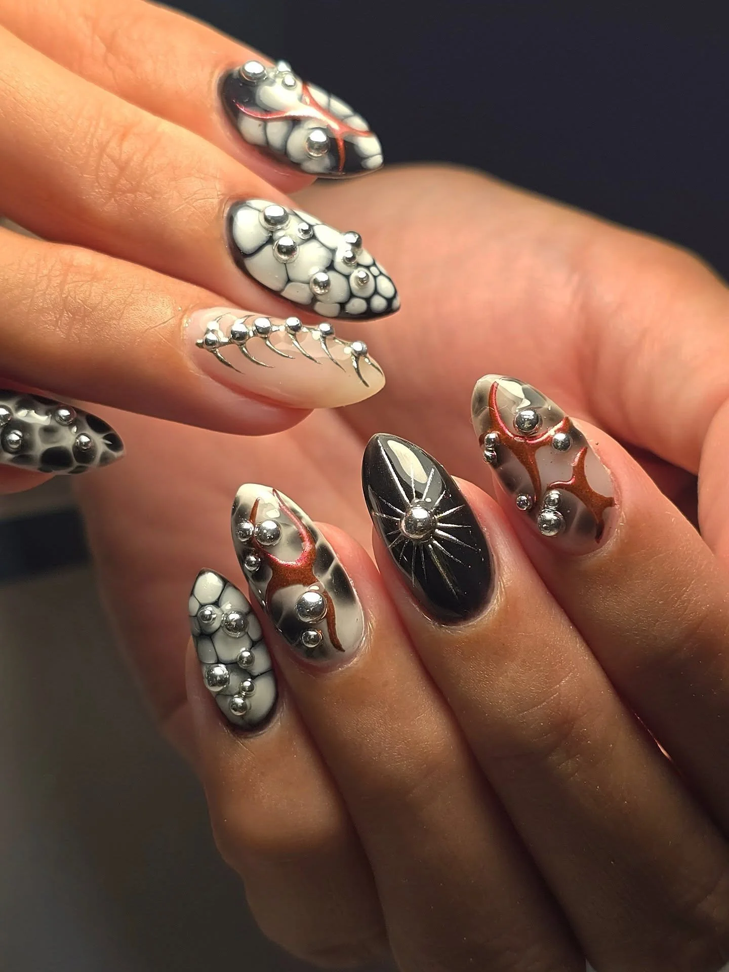 There was a little bit of so many things going on in this set, and my desk was pure chaos as I was creating this, but in the end, it worked out so well 🖤🤍 

💅🏼 service: structured gel infill + long nail add-on + level 4 nail art 

✨️

Using: 
@li