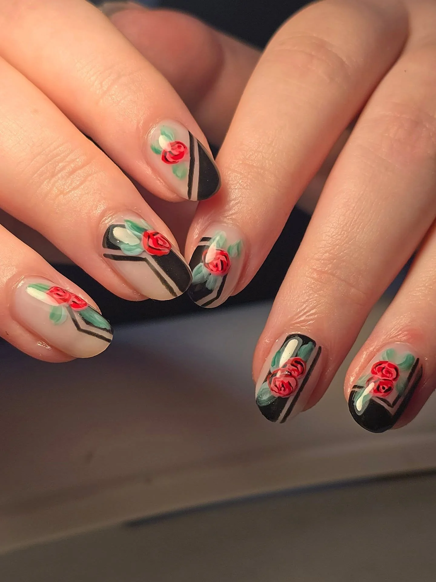 I just love when you guys let me do whatever I want on your nails! ✨️

Thrilled with how these geometric shapes and roses turned out together 🌹

Using @lightelegancehq JimmyGel in Soft Pink + buttercreams @gel_inc_supplies

Finished off with my fave