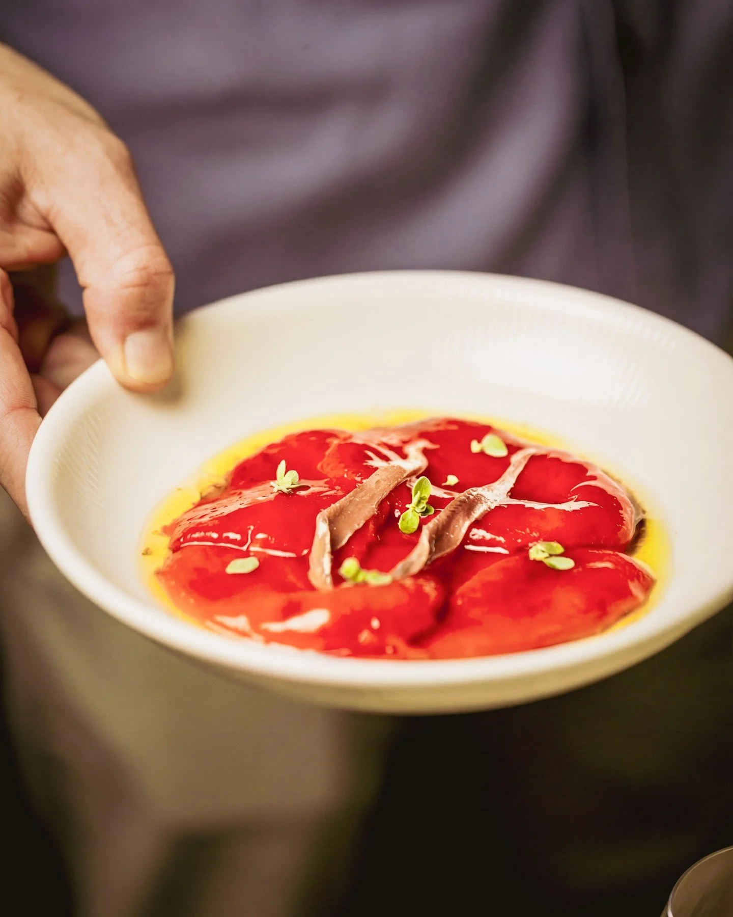 Fire Roasted Red Peppers - aged balsamic, Spanish anchovies, olive oil. ⁠
⁠
Pair with our Sourdough Wedge 👌⁠
⁠
#chipbeebistro #cbb #hnhg