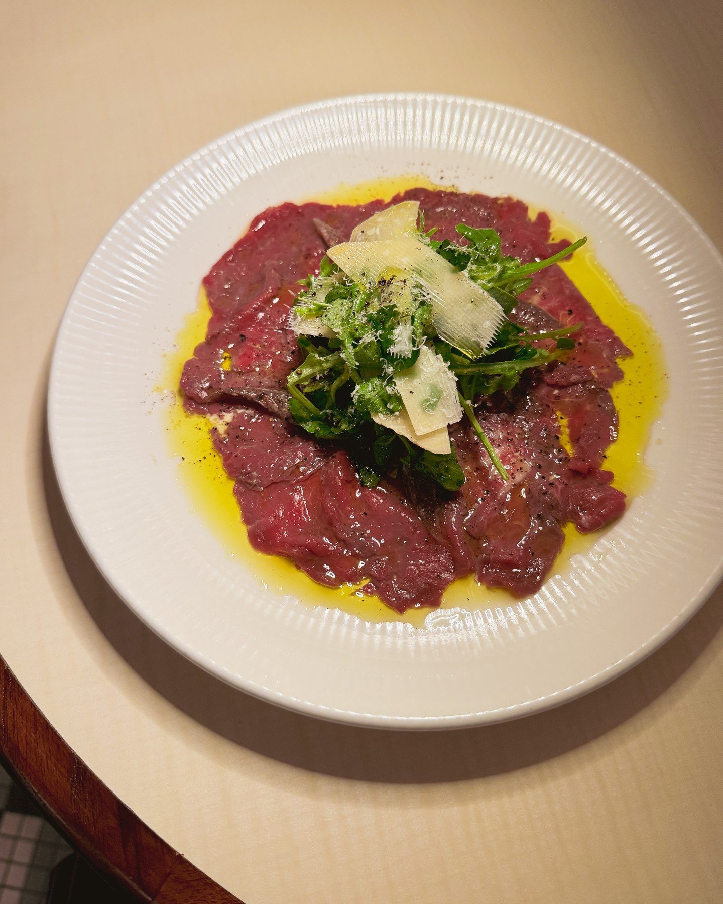 Small plate dinner special: Black Angus Tenderloin Beef Carpaccio.⁠
⁠
#sgdinner #hollandvillage #chipbeegardens #sgfoodie #singaporedining