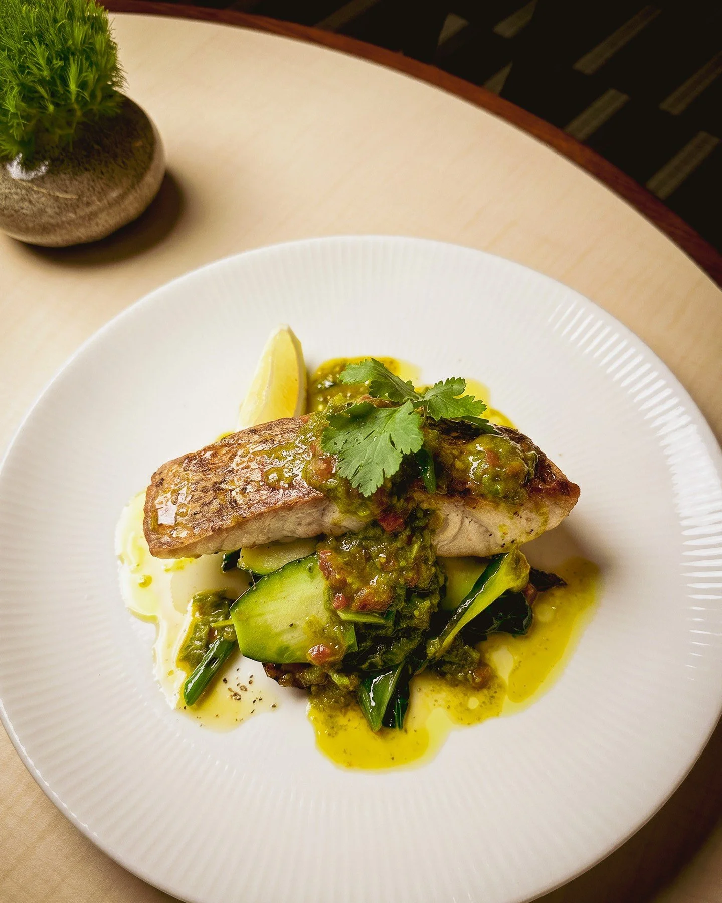 Sea bream and greens.⁠
⁠
Pan seared, fresh, light and a delicious lunch option.⁠
⁠
#sglunch #weekdaylunch #hollandvillage #chipbeegardens #sgfoodie #singaporedining