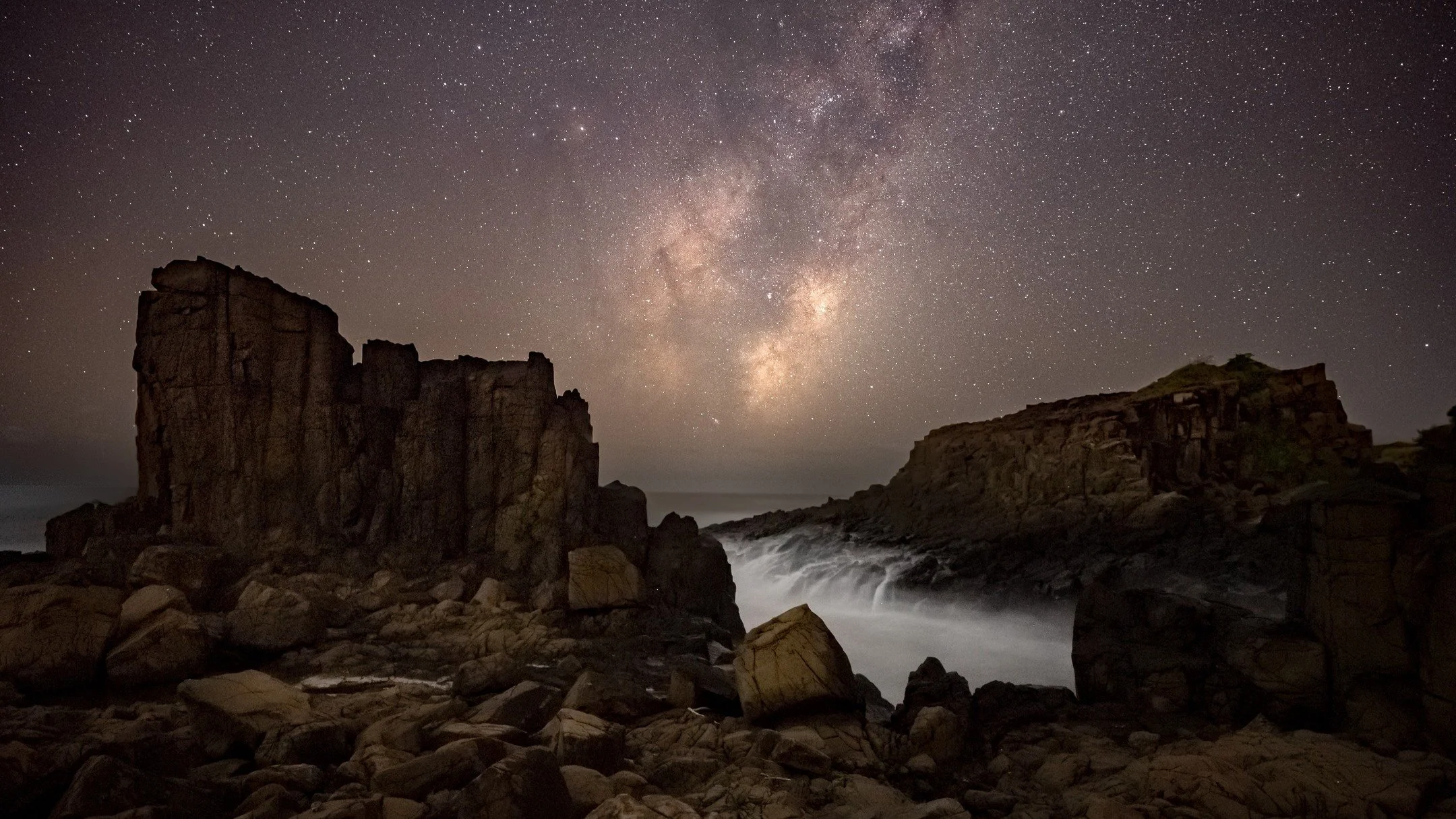 One of my favourite places to shoot the magic of the night sky is of course Bombo. It is heritage listed and so other worldly with ocean swells, the hum of the basalt rocks and an ancient energy. A place I go alone and feel connected to all things an
