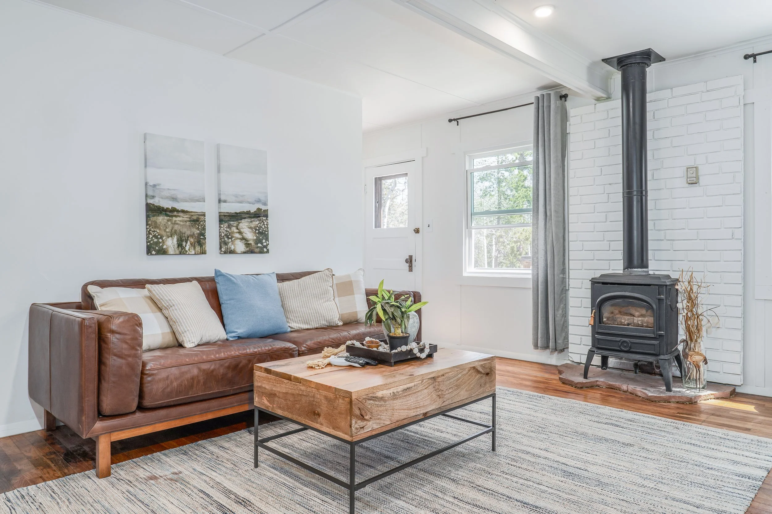 Interior 11_10909 Schweigert Avenue.jpg