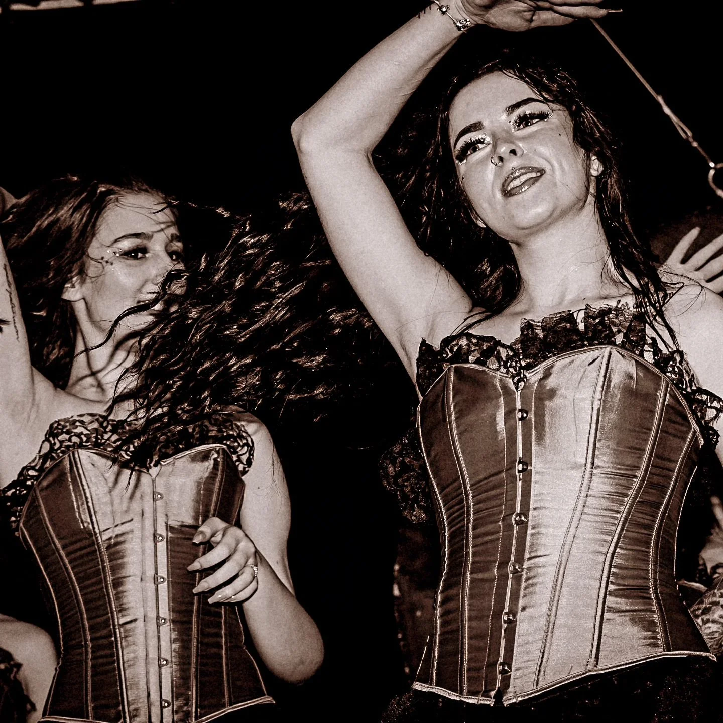 Dancing Queens...
#bnw #blacknwhite #blackandwhite #bw #blackandwhitephotography #photography #bnwphotography #art #monochrome #blackandwhitephoto #photooftheday #captures #blacknwhitephotography #portrait #streetphotography #black #bnwmood #perfecti