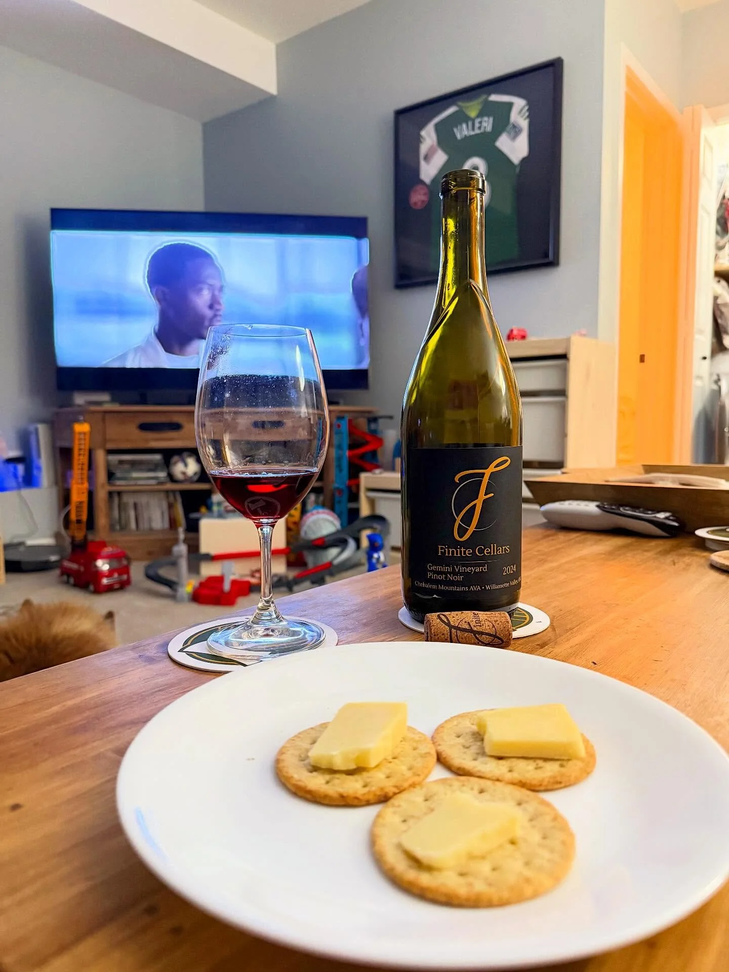 The cookbook and and chef that started Ben&rsquo;s obsession with cooking to be featured next week but for now this delayed #finitefriday we are enjoying a glass of our Gemini Single Vineyard Pinot paired with @f1movie and some @tillamook Extra Sharp