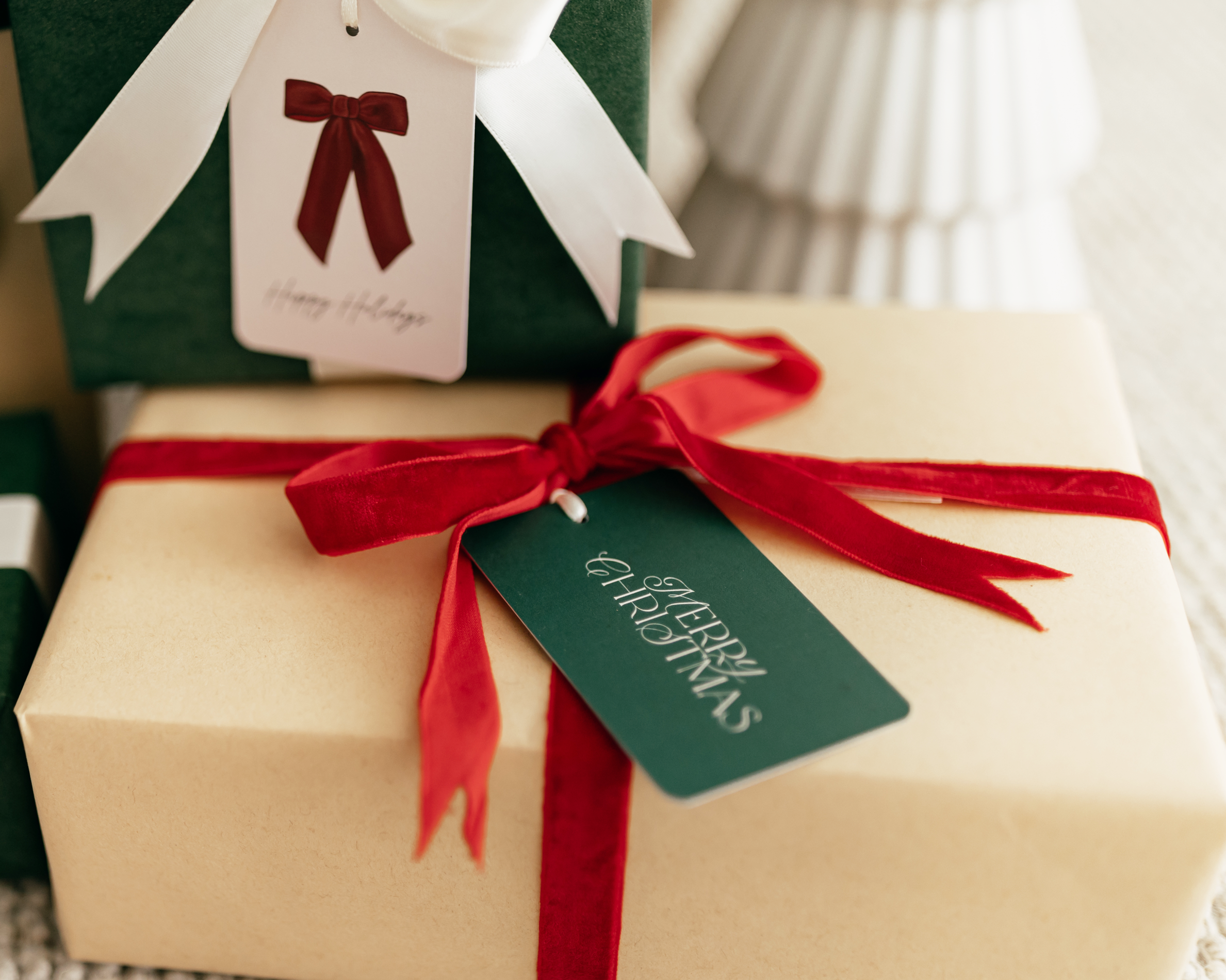 Elegant 'Merry Christmas' Christmas gift tag in pine green with modern font