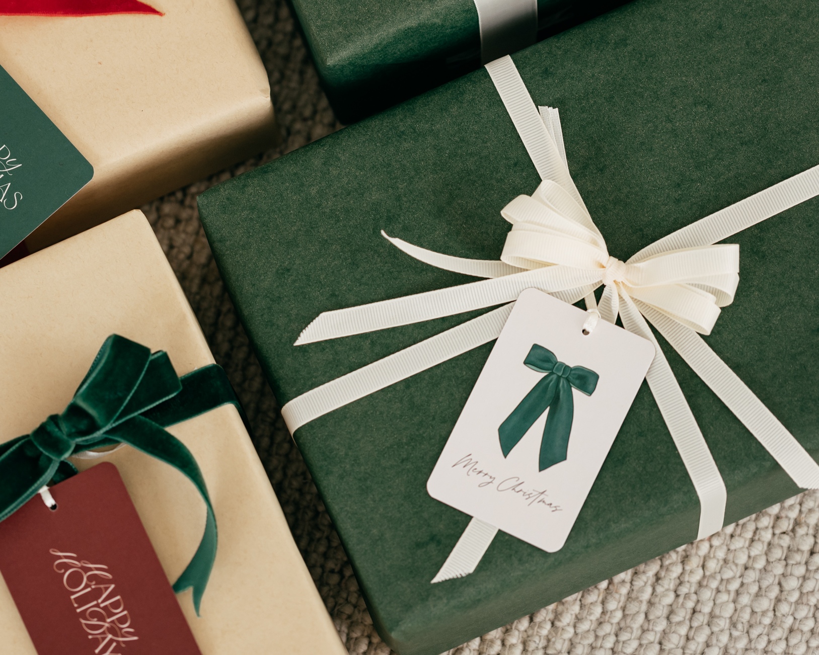 Elegant pine green velvet bow 'Merry Christmas' Christmas gift tag with script font