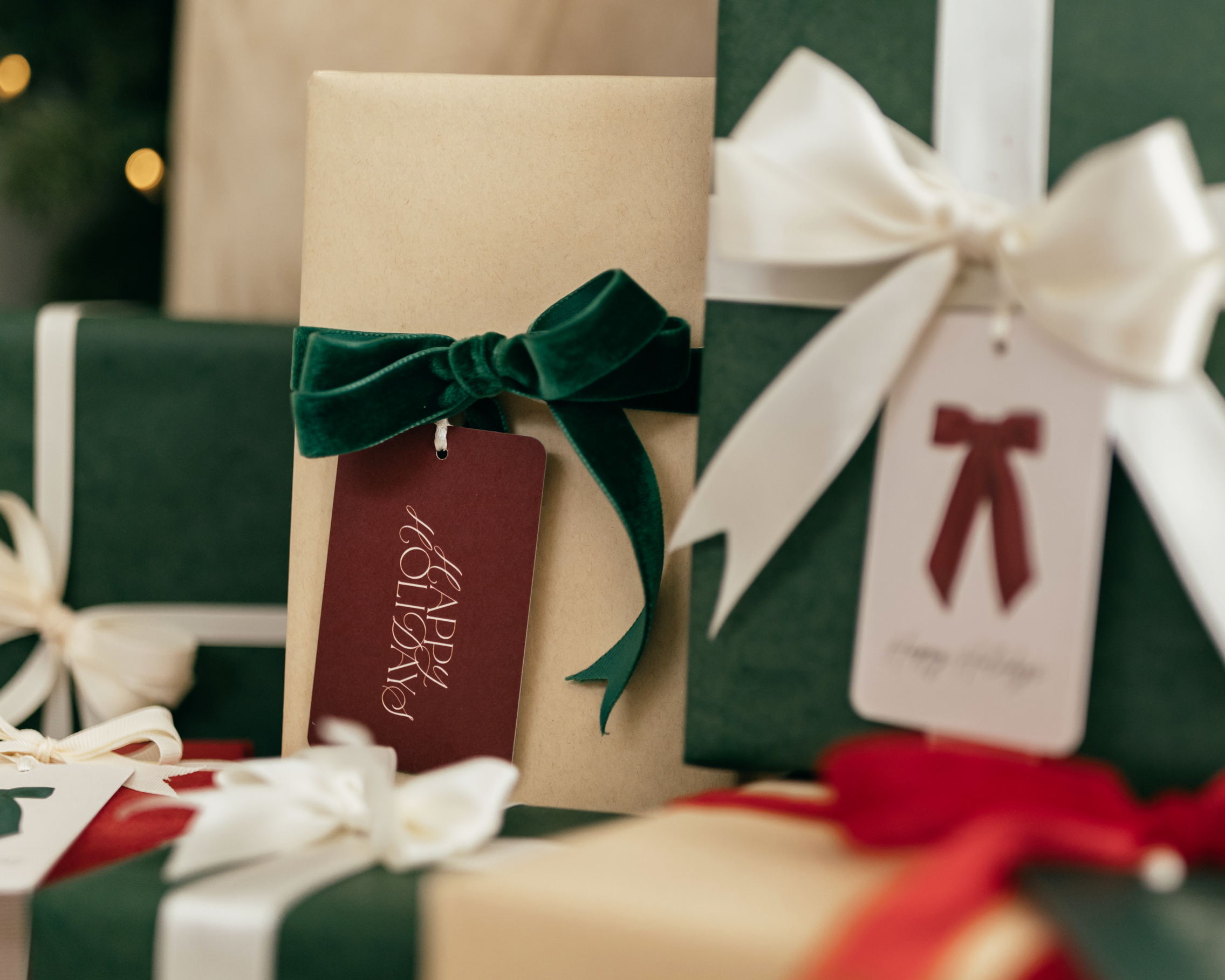 Elegant 'Happy Holidays' Christmas gift tag in deep maroon with modern font